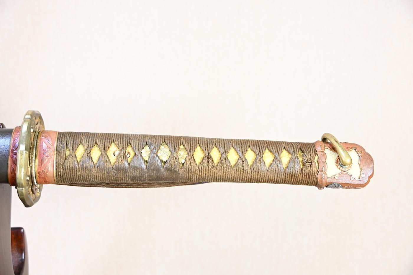 Katana: Unsigned (Mumei) 69.6cm with a relatively good Type 98 Gunto Koshirae, for appreciation, iai, or tameshigiri! — 41 of 50