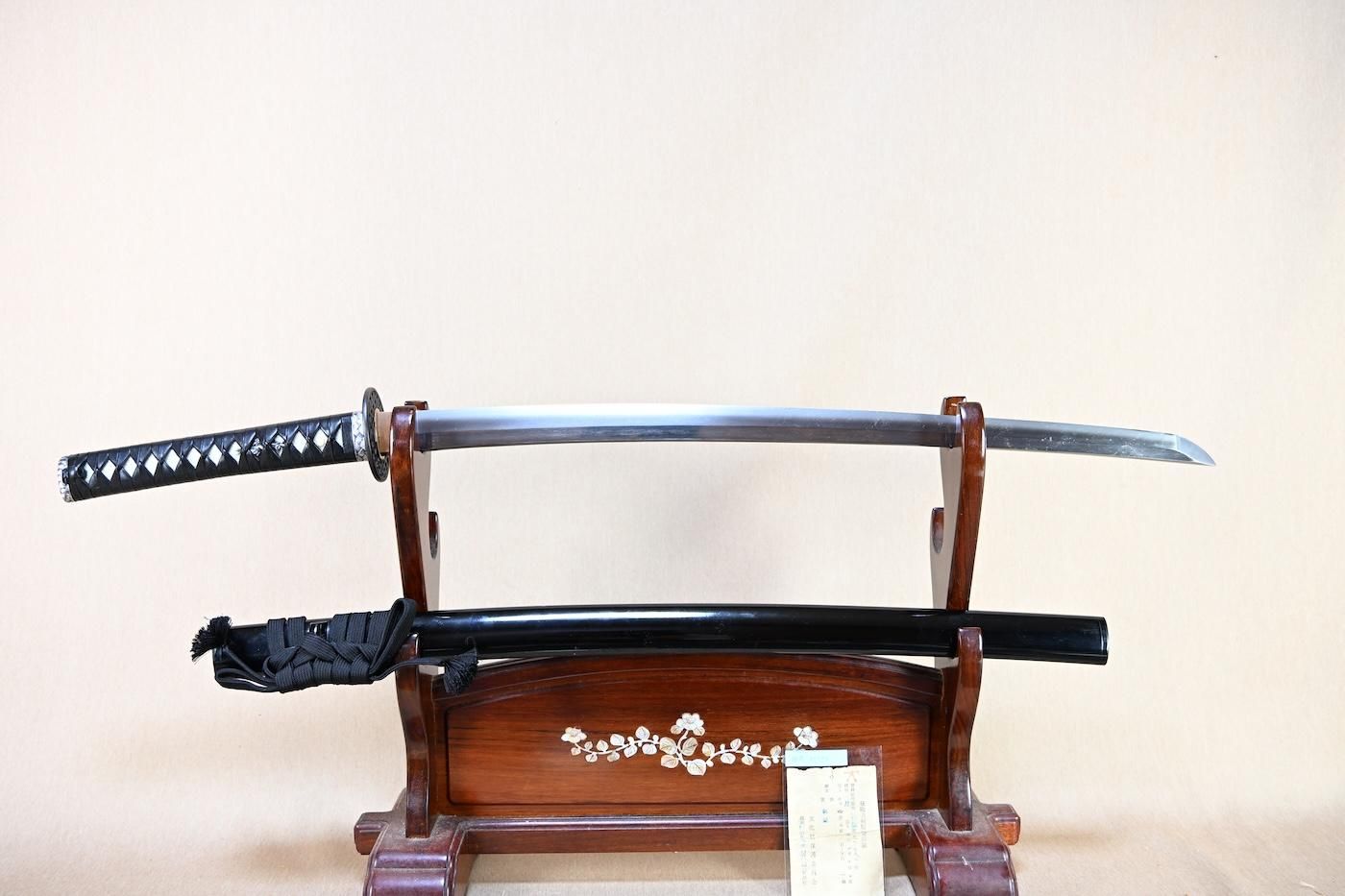 Katana: Mumei - 63.6cm, a small powerful sword easy to handle, for appreciation, iai, or tameshigiri! — 2 of 47