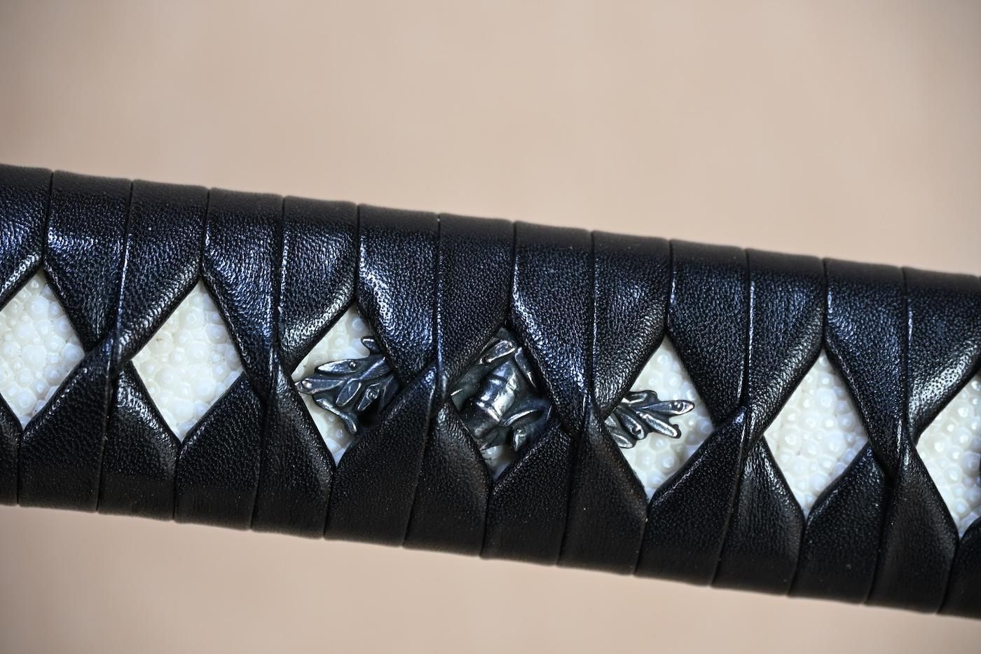 Katana: Mumei - 63.6cm, a small powerful sword easy to handle, for appreciation, iai, or tameshigiri! — 42 of 47