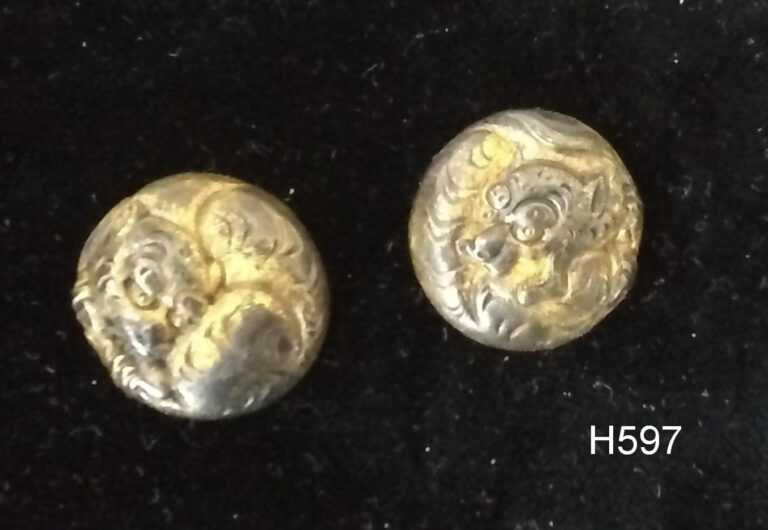 Button Menuki, Attributed to Ezo School by Skip Holbrook — 7 of 10