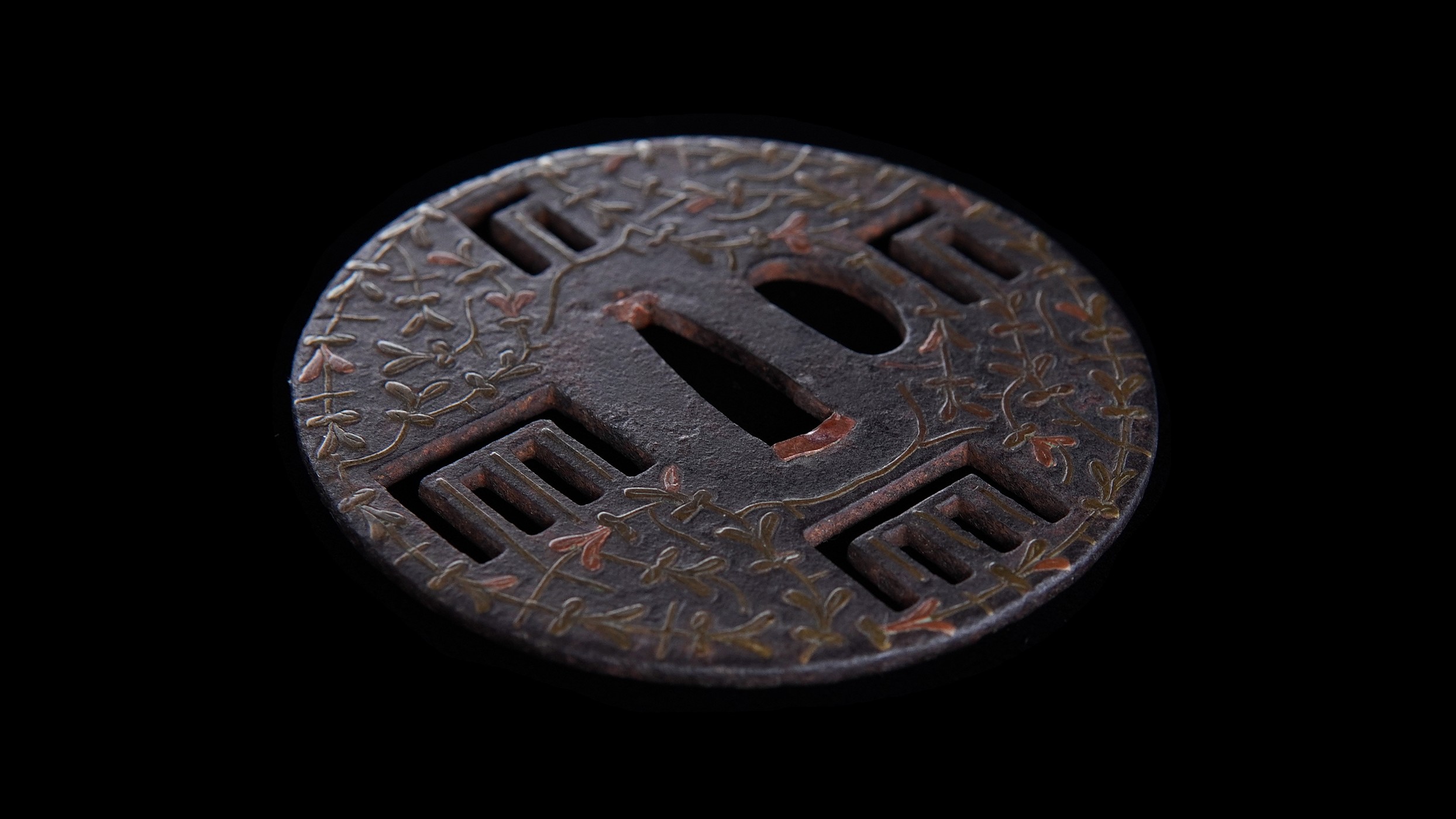 Tsuba with Ivy Arabesque and Key Sukashi Design, Unsigned — 4 of 5