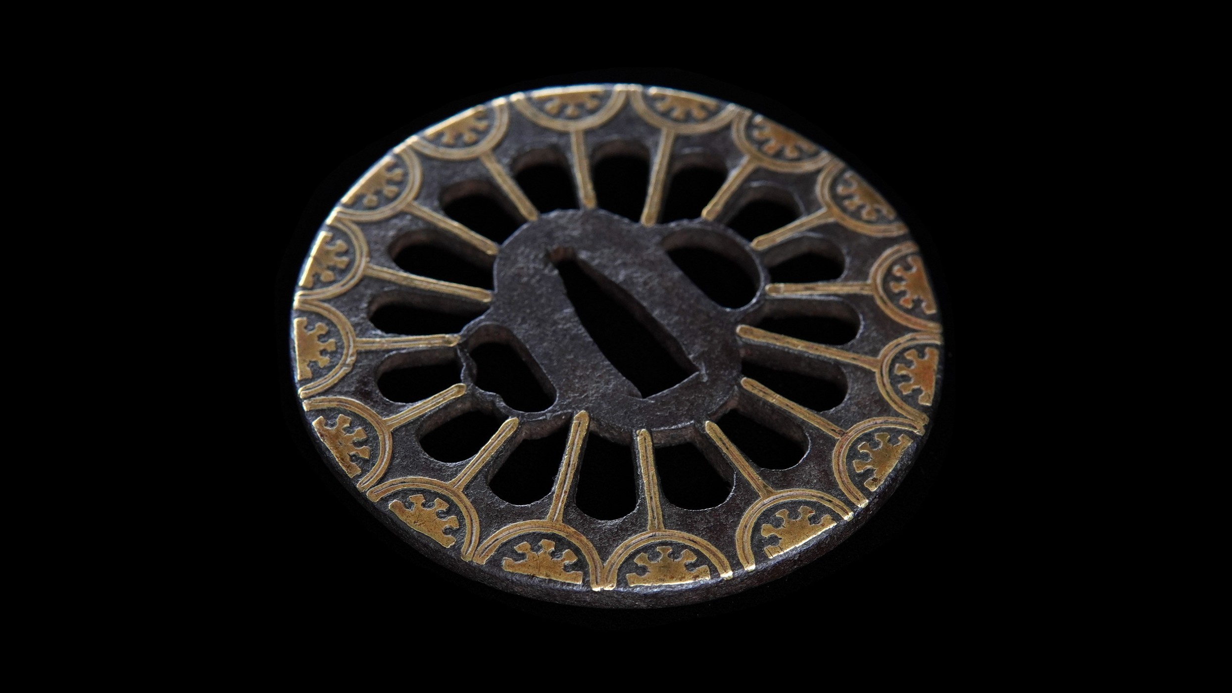 Tsuba: Chrysanthemum Openwork Inlay, Mumei Heianjo — 5 of 8