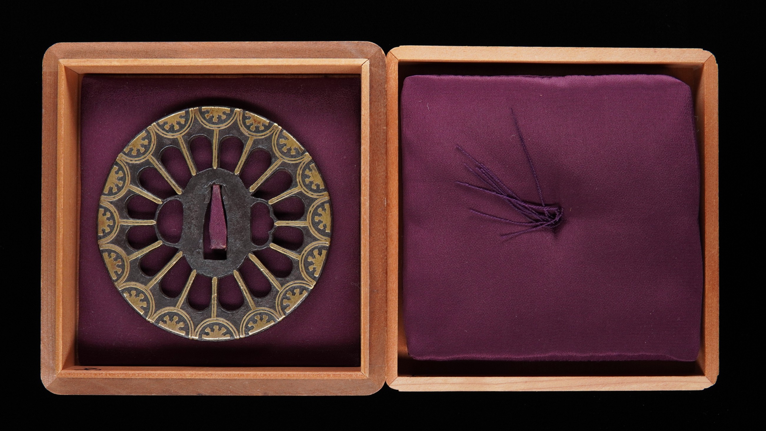 Tsuba: Chrysanthemum Openwork Inlay, Mumei Heianjo — 6 of 8