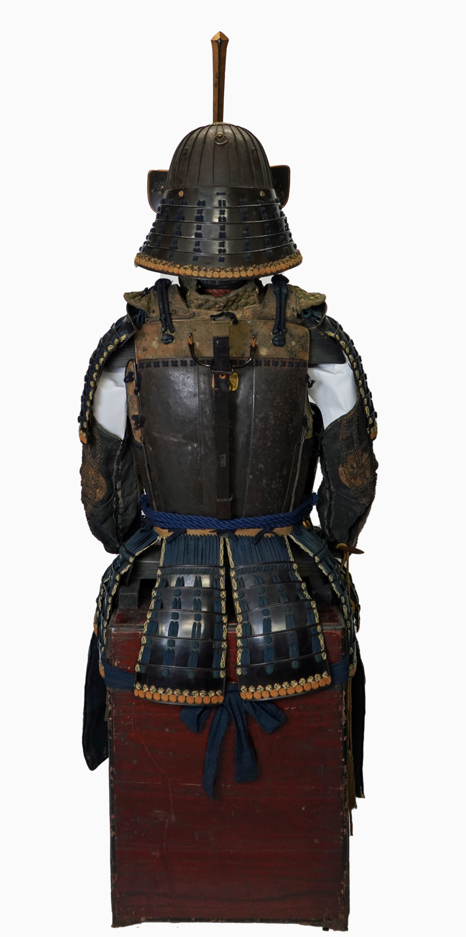甲冑 不動明王象嵌縦矧桶側五枚仏胴具足 — 4 of 12