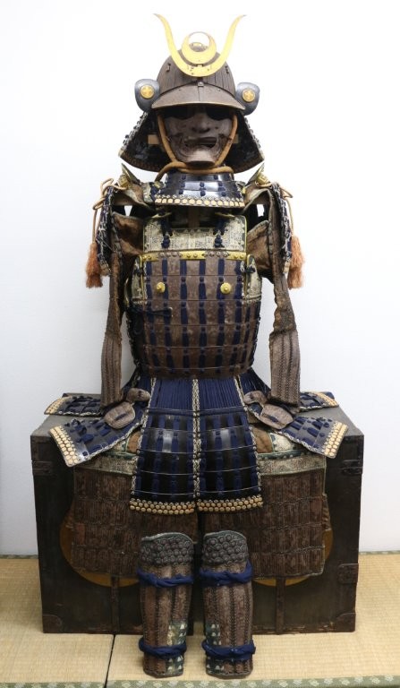 Iron Russet 32-Plate Suji Kabuto and Iron Russet Mogami-dou Gusoku, Signed Helmet, Mask, and Torso "Myochin Munekata Saku" — 4 of 6