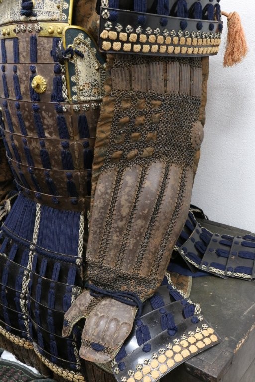 Iron Russet 32-Plate Suji Kabuto and Iron Russet Mogami-dou Gusoku, Signed Helmet, Mask, and Torso "Myochin Munekata Saku" — 6 of 6