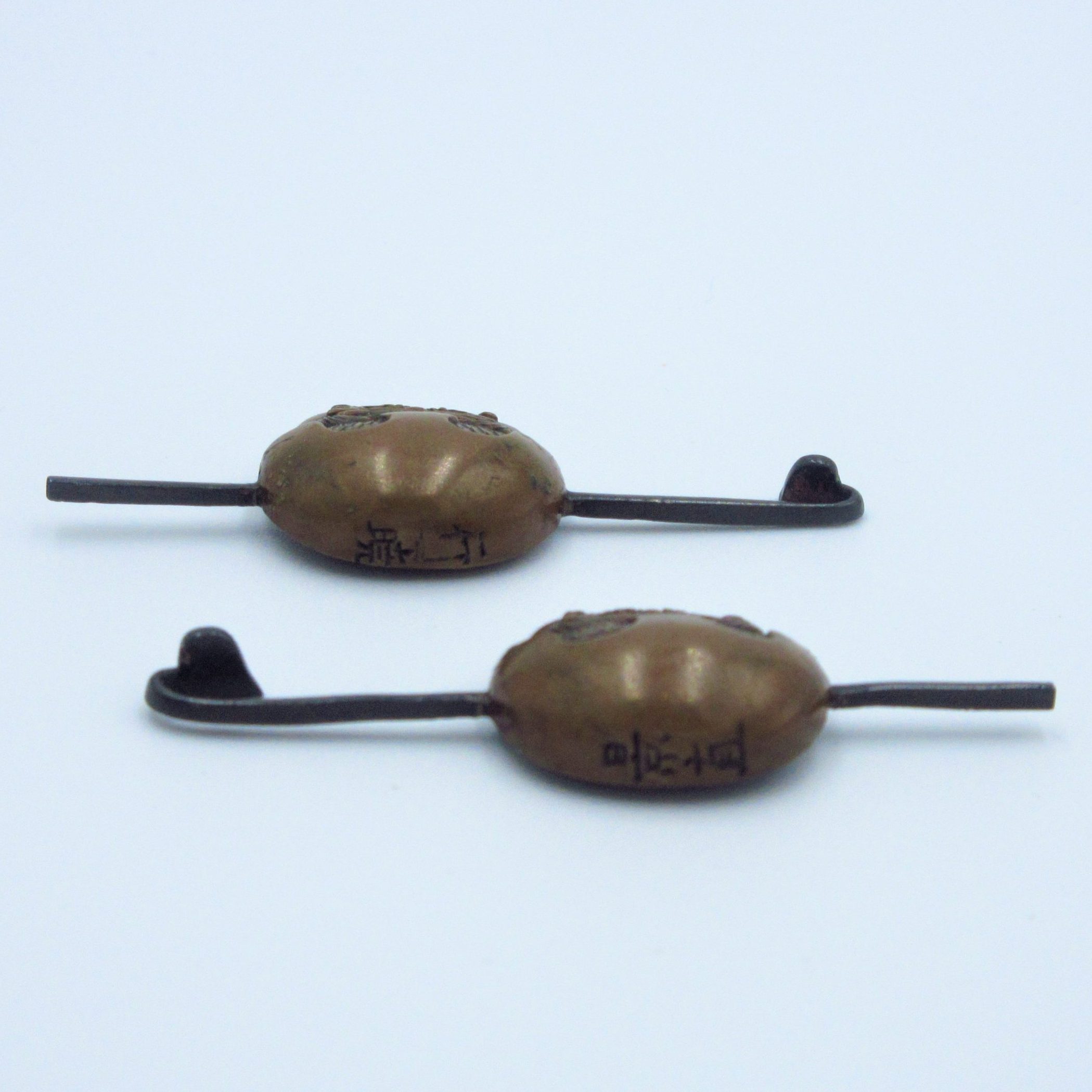 Menuki: Mokugyo Design, Signed: Yukia Kagenao — 3 of 4