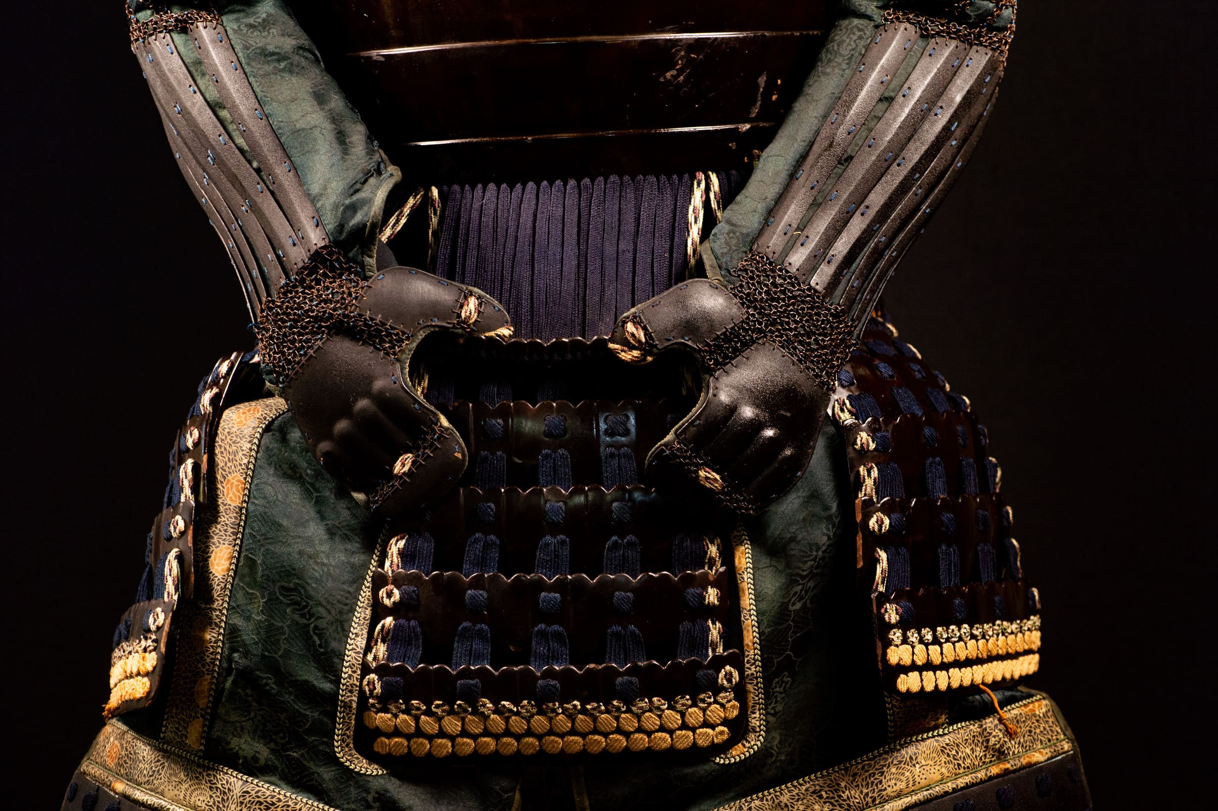A fine Japanese armour (Tōsei Gusoku) — 3 of 25
