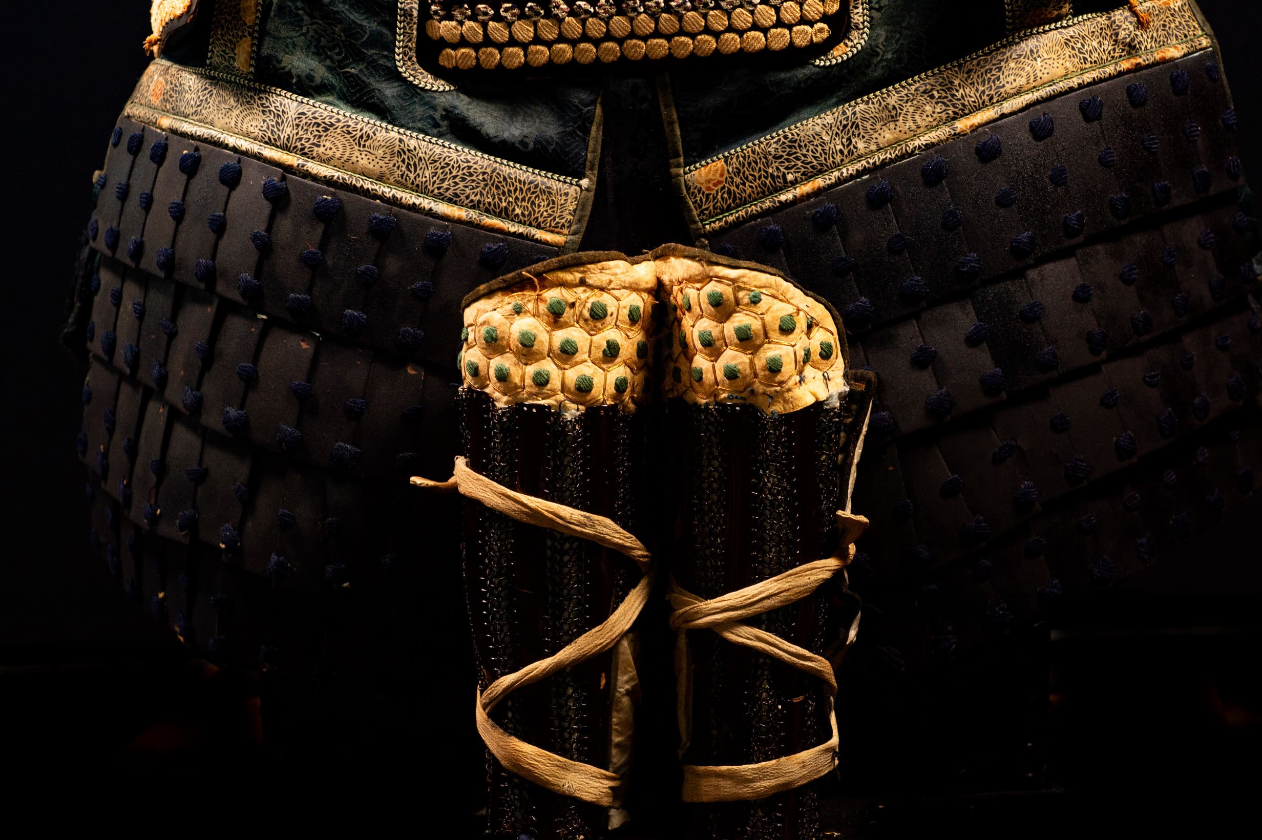 A fine Japanese armour (Tōsei Gusoku) — 4 of 25