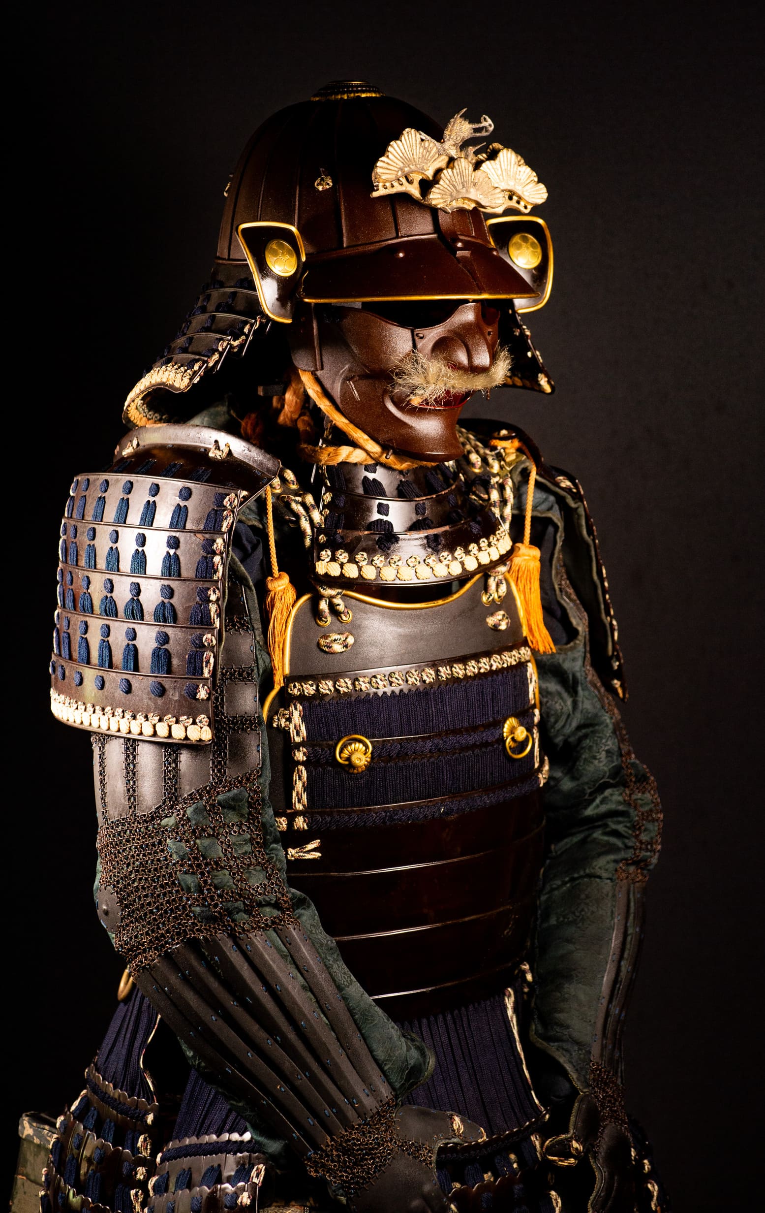 A fine Japanese armour (Tōsei Gusoku) — 5 of 25
