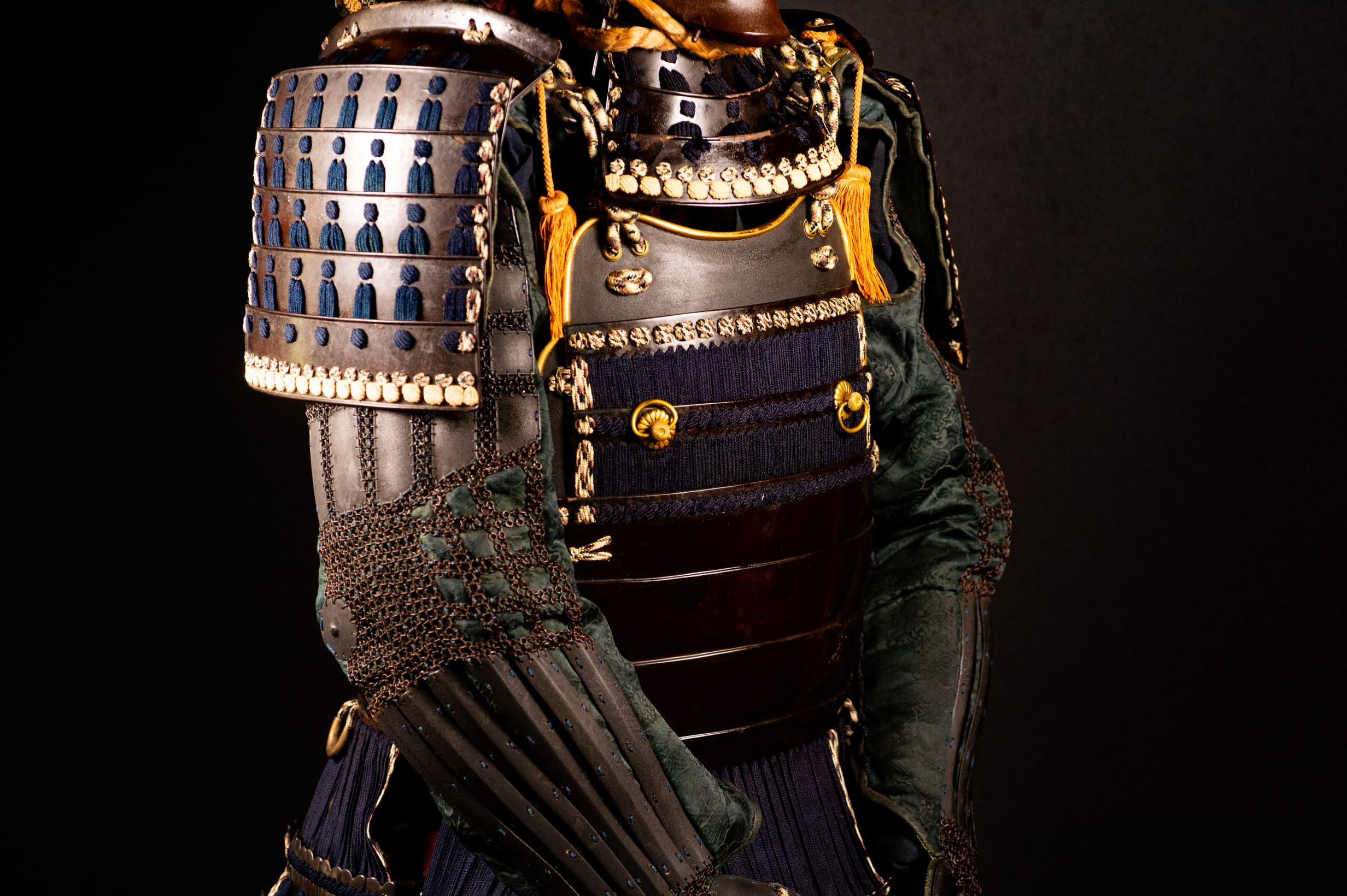 A fine Japanese armour (Tōsei Gusoku) — 7 of 25
