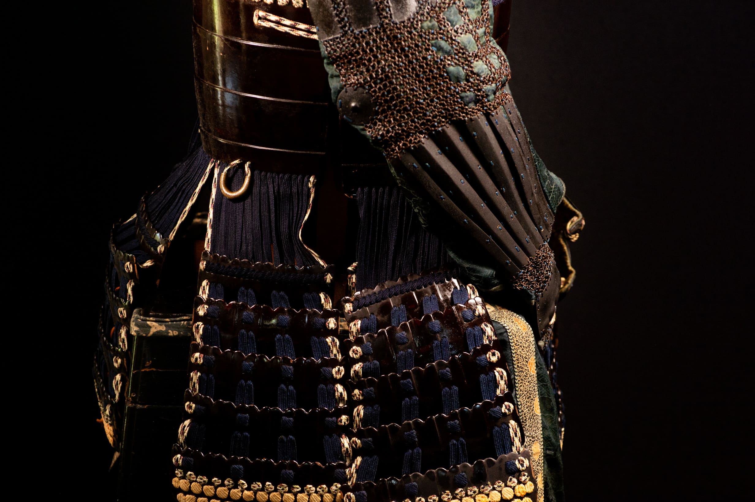 A fine Japanese armour (Tōsei Gusoku) — 11 of 25