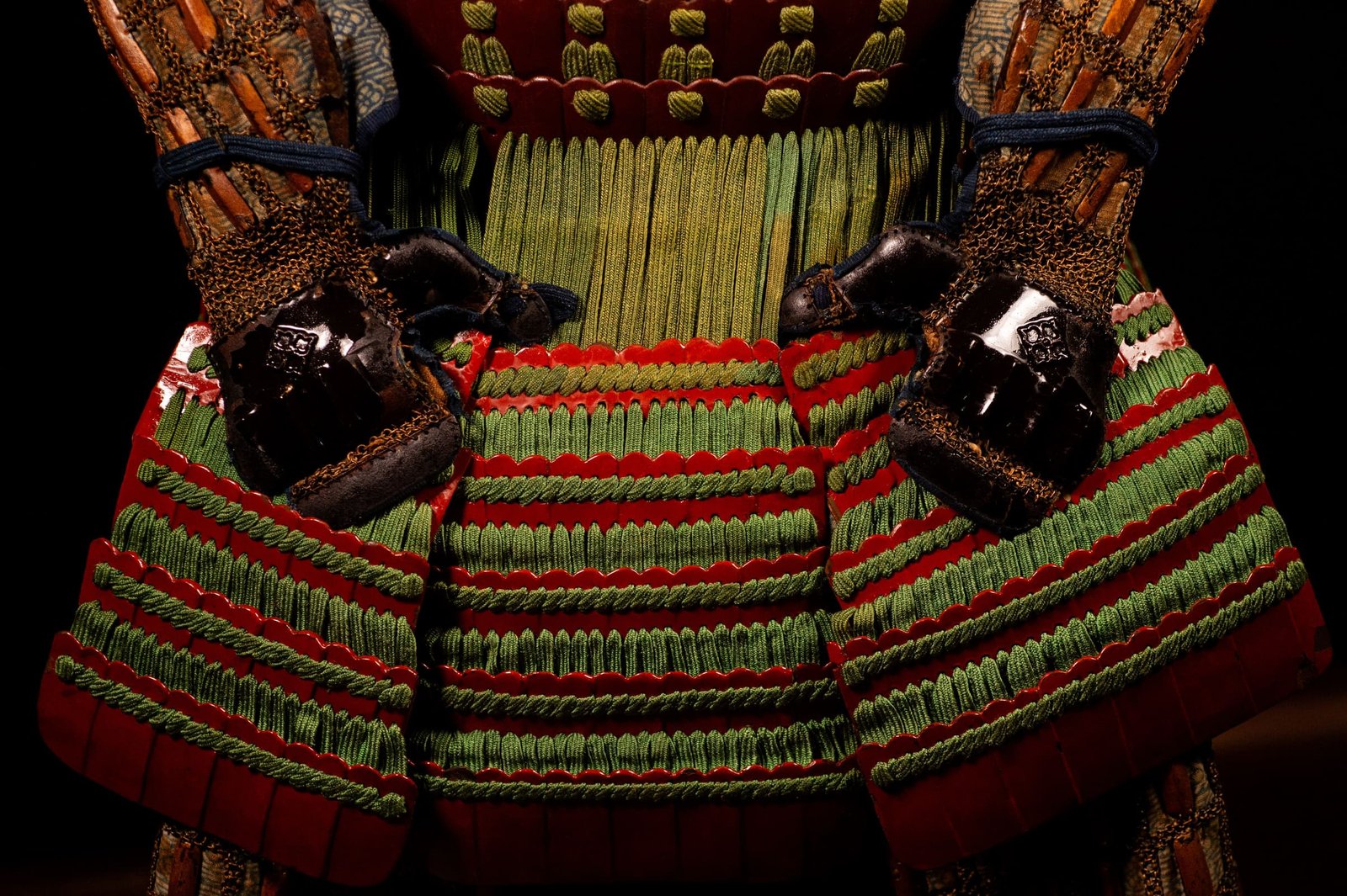 Certified Japanese Samurai Armor (Gusoku) – Red Lacquer Nimai-Dō and Moegi Lacing | Early Edo Period — 6 of 28
