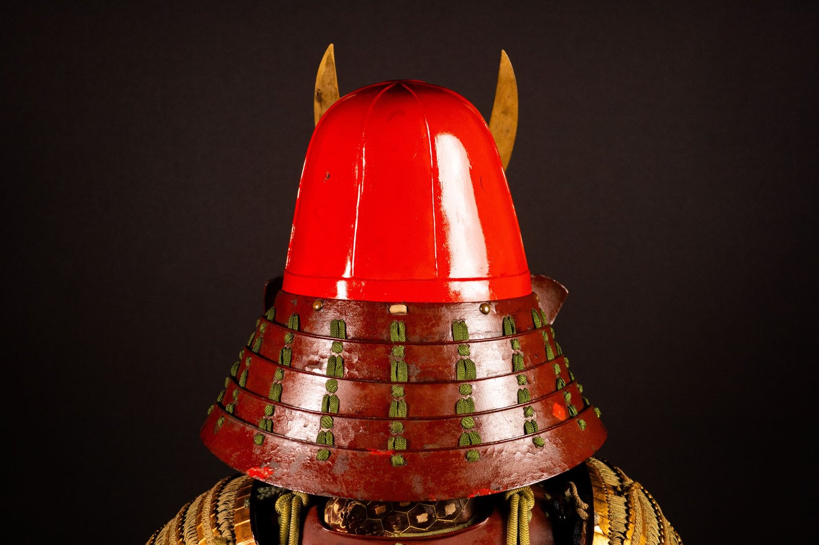 Certified Japanese Samurai Armor (Gusoku) – Red Lacquer Nimai-Dō and Moegi Lacing | Early Edo Period — 15 of 28