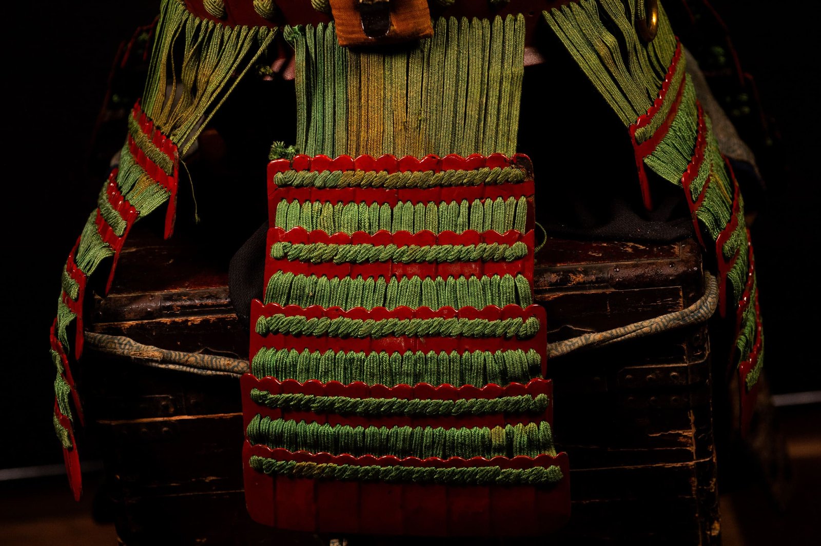 Certified Japanese Samurai Armor (Gusoku) – Red Lacquer Nimai-Dō and Moegi Lacing | Early Edo Period — 16 of 28