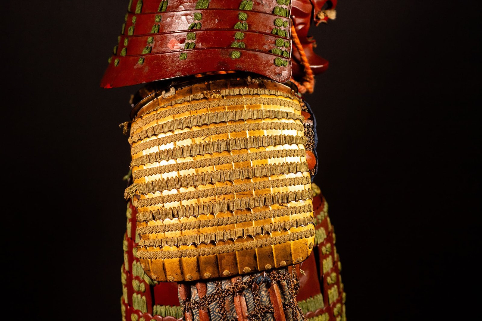 Certified Japanese Samurai Armor (Gusoku) – Red Lacquer Nimai-Dō and Moegi Lacing | Early Edo Period — 19 of 28