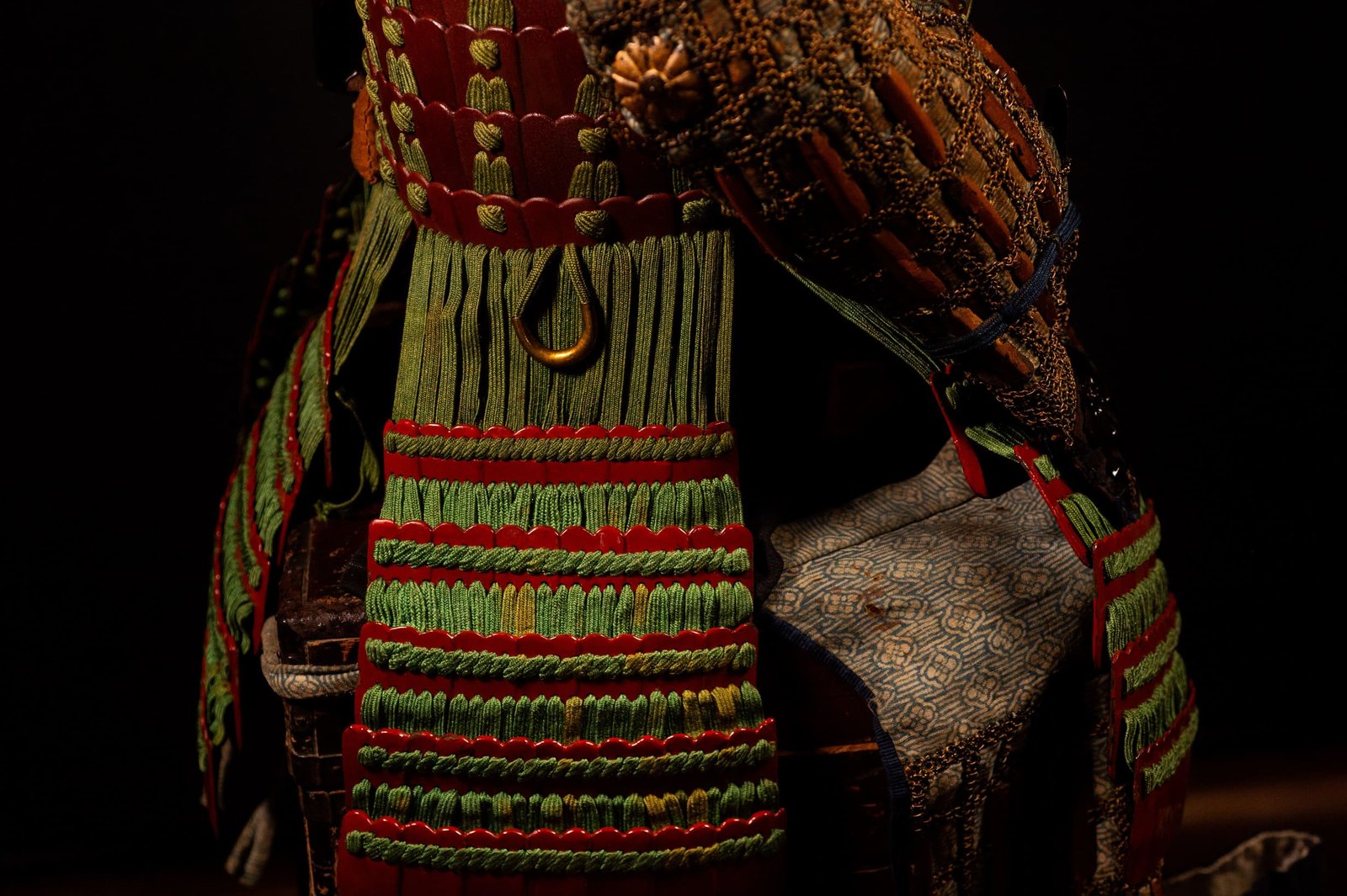 Certified Japanese Samurai Armor (Gusoku) – Red Lacquer Nimai-Dō and Moegi Lacing | Early Edo Period — 20 of 28