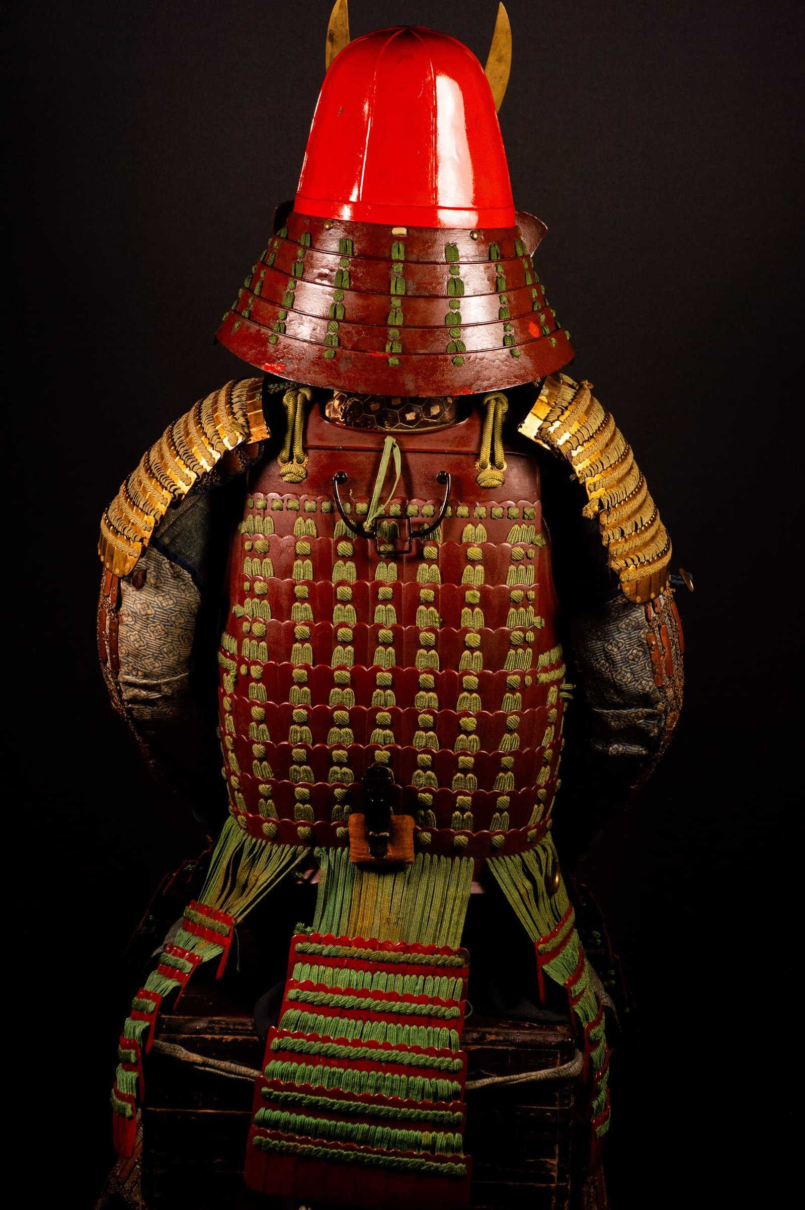 Certified Japanese Samurai Armor (Gusoku) – Red Lacquer Nimai-Dō and Moegi Lacing | Early Edo Period — 21 of 28