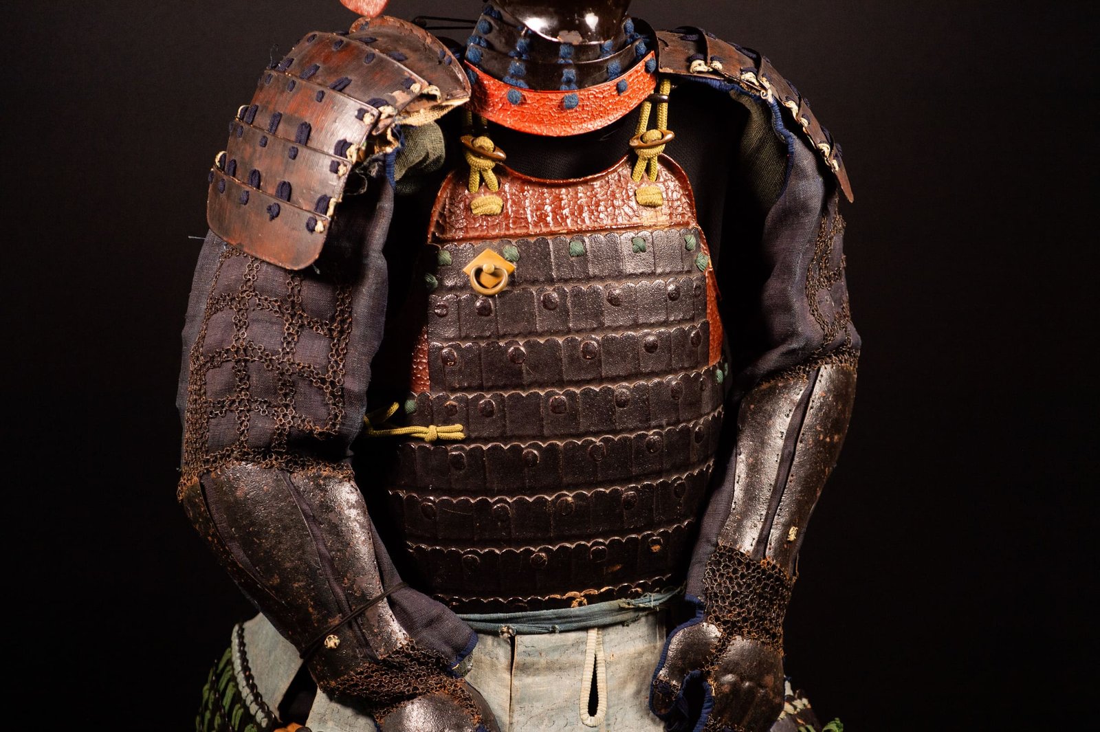 Japanese Samurai Armor Tōsei Gusoku with Torii Maedate — 6 of 22