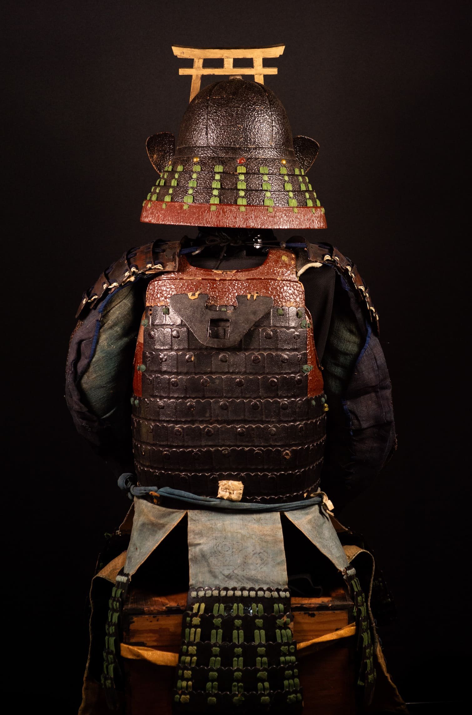 Japanese Samurai Armor Tōsei Gusoku with Torii Maedate — 8 of 22