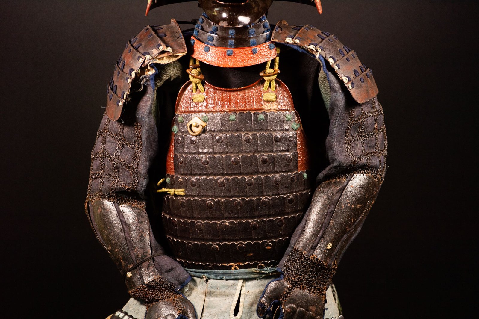 Japanese Samurai Armor Tōsei Gusoku with Torii Maedate — 11 of 22