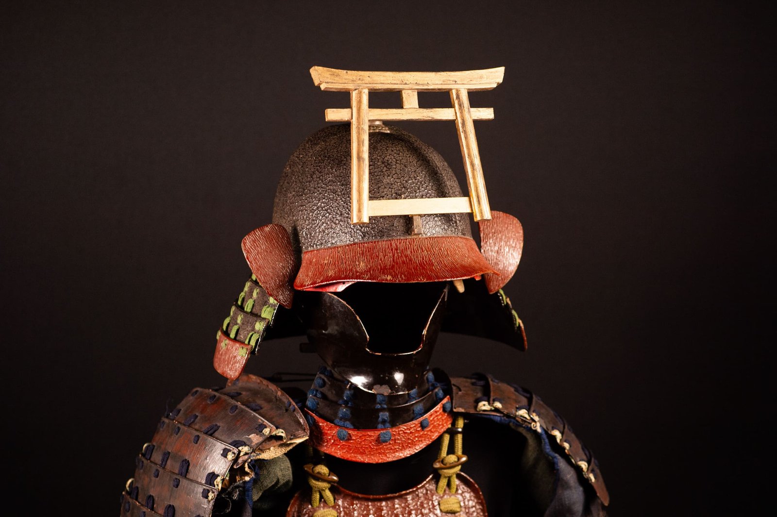 Japanese Samurai Armor Tōsei Gusoku with Torii Maedate — 12 of 22