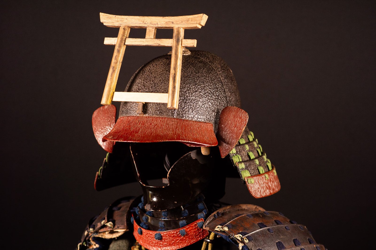 Japanese Samurai Armor Tōsei Gusoku with Torii Maedate — 16 of 22