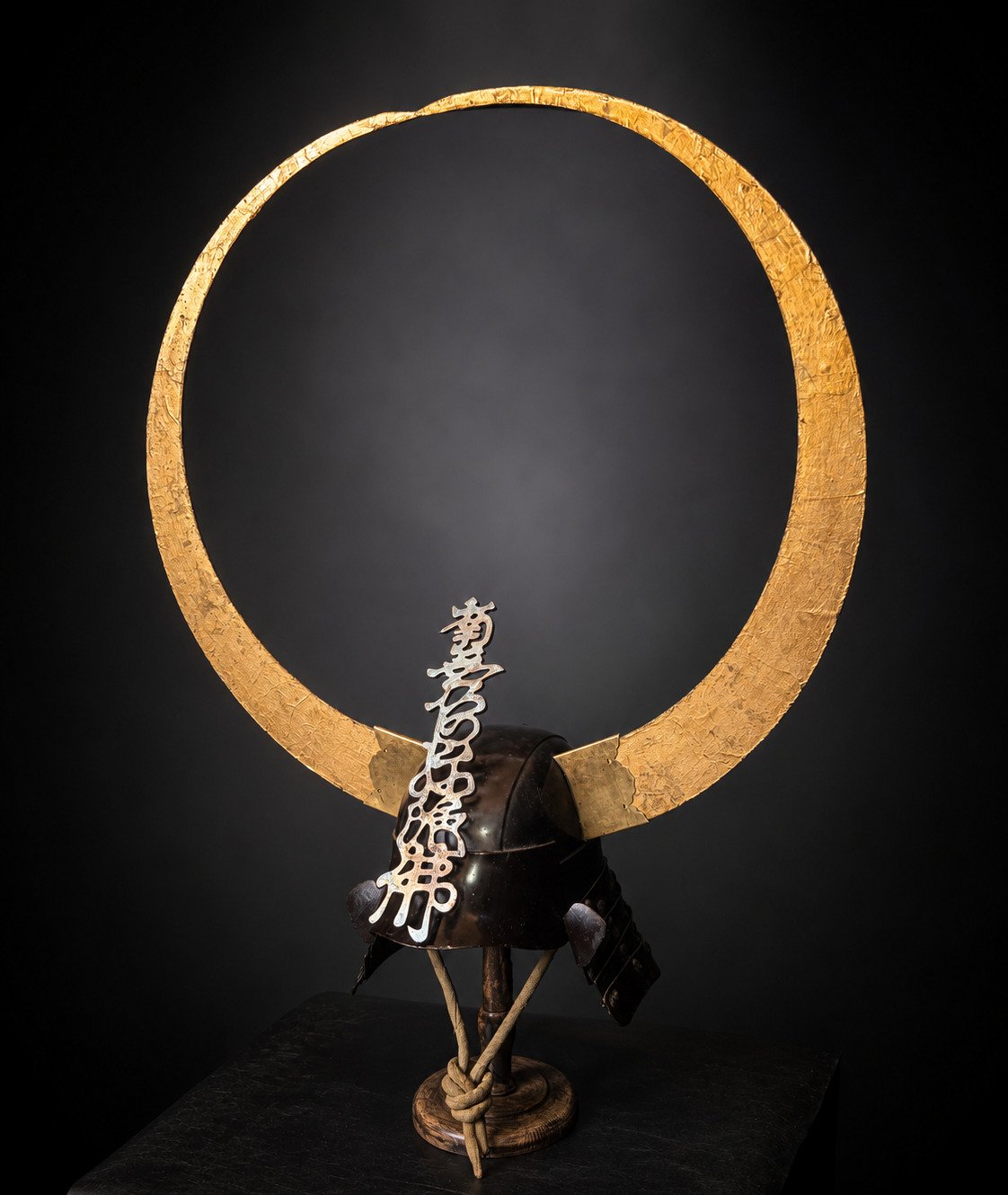 Zunari Kabuto with Gold Crescent Wakidate – Edo Period — 3 of 11