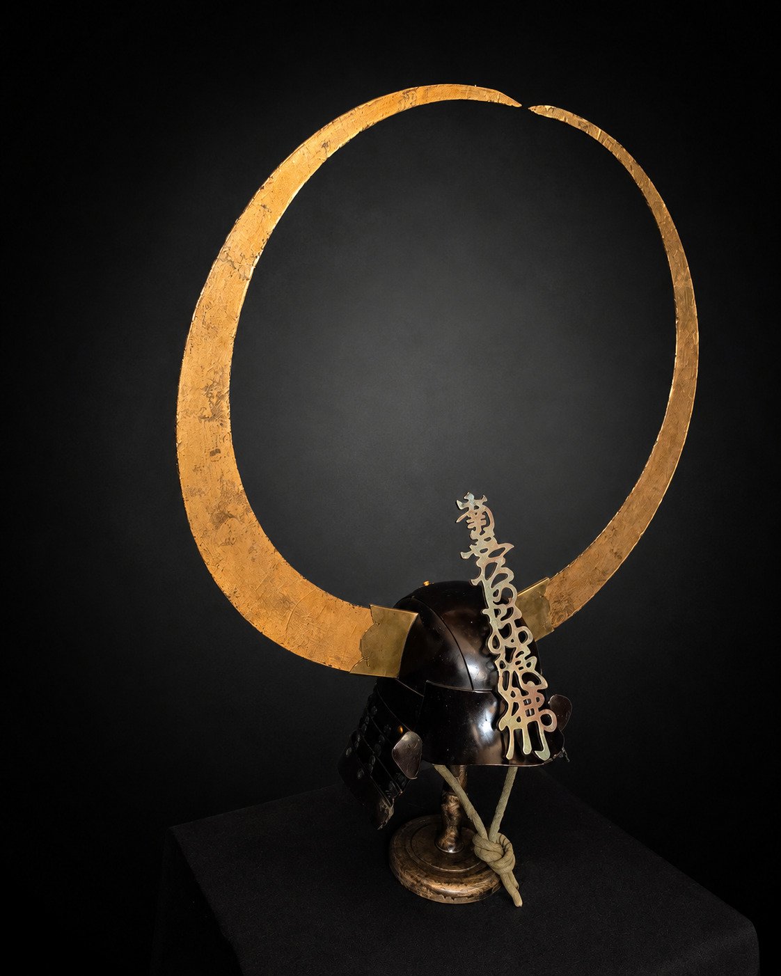 Zunari Kabuto with Gold Crescent Wakidate – Edo Period — 5 of 11