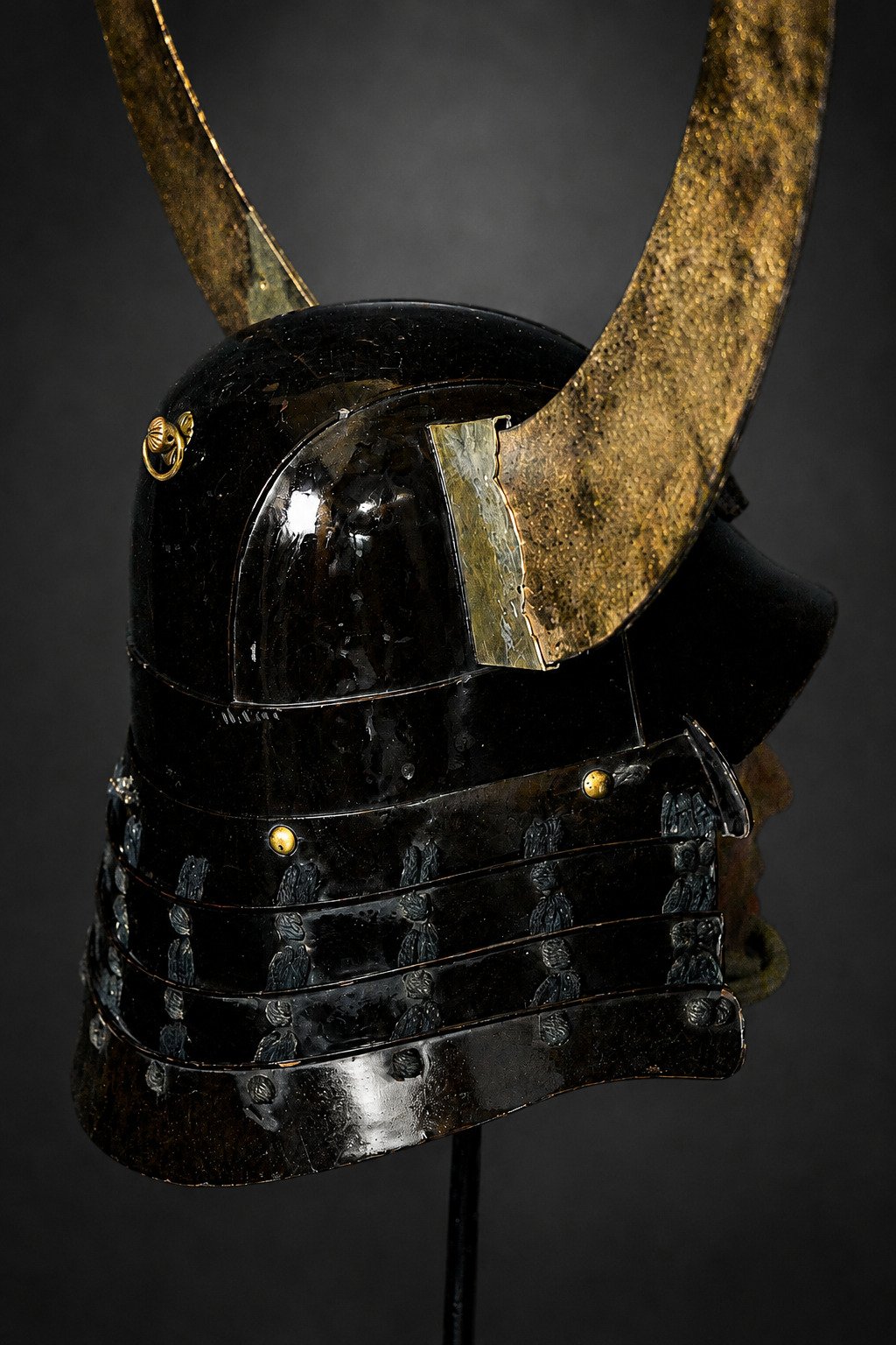 Zunari Kabuto with Gold Crescent Wakidate – Edo Period — 7 of 11