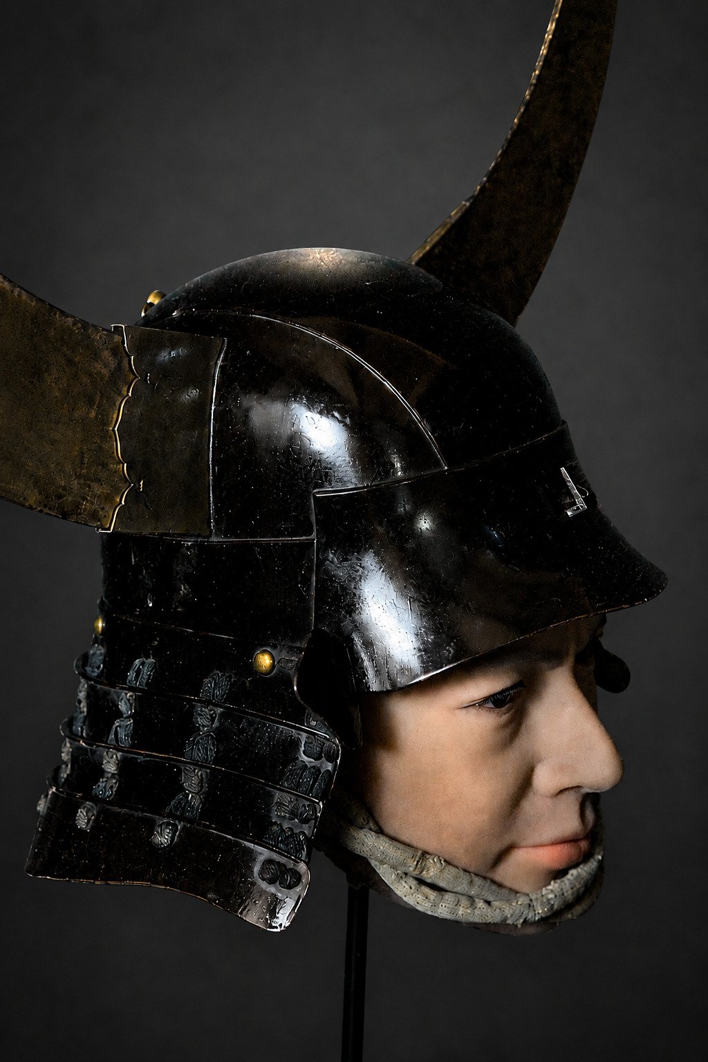 Zunari Kabuto with Gold Crescent Wakidate – Edo Period — 9 of 11