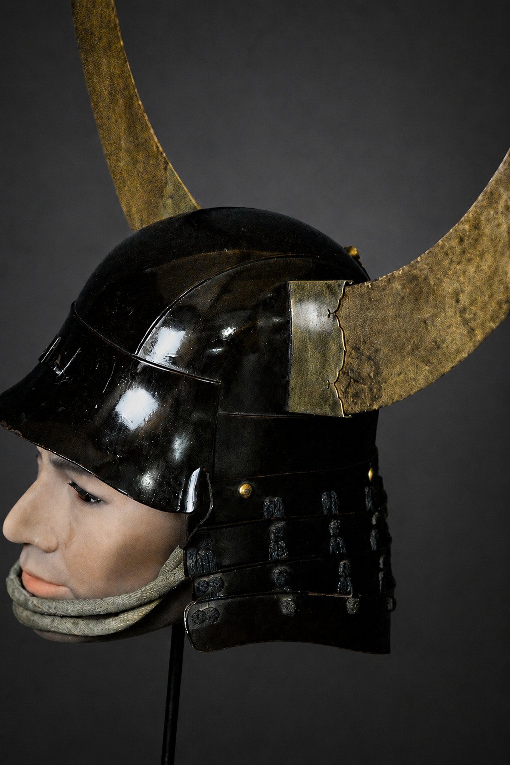 Zunari Kabuto with Gold Crescent Wakidate – Edo Period — 11 of 11