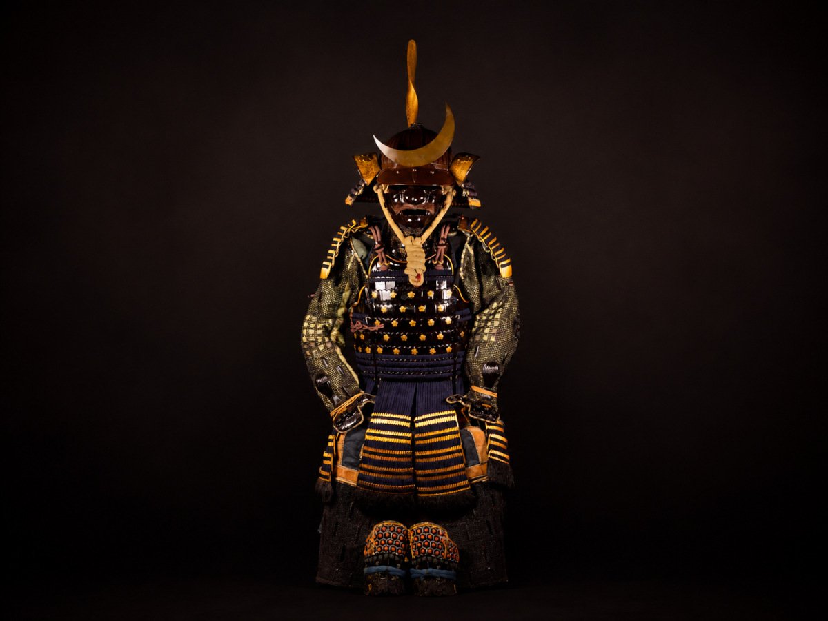 Samurai Armor (Gusoku) with Crescent-Moon Maedate and Tokugawa Mon - Edo Period — 5 of 32