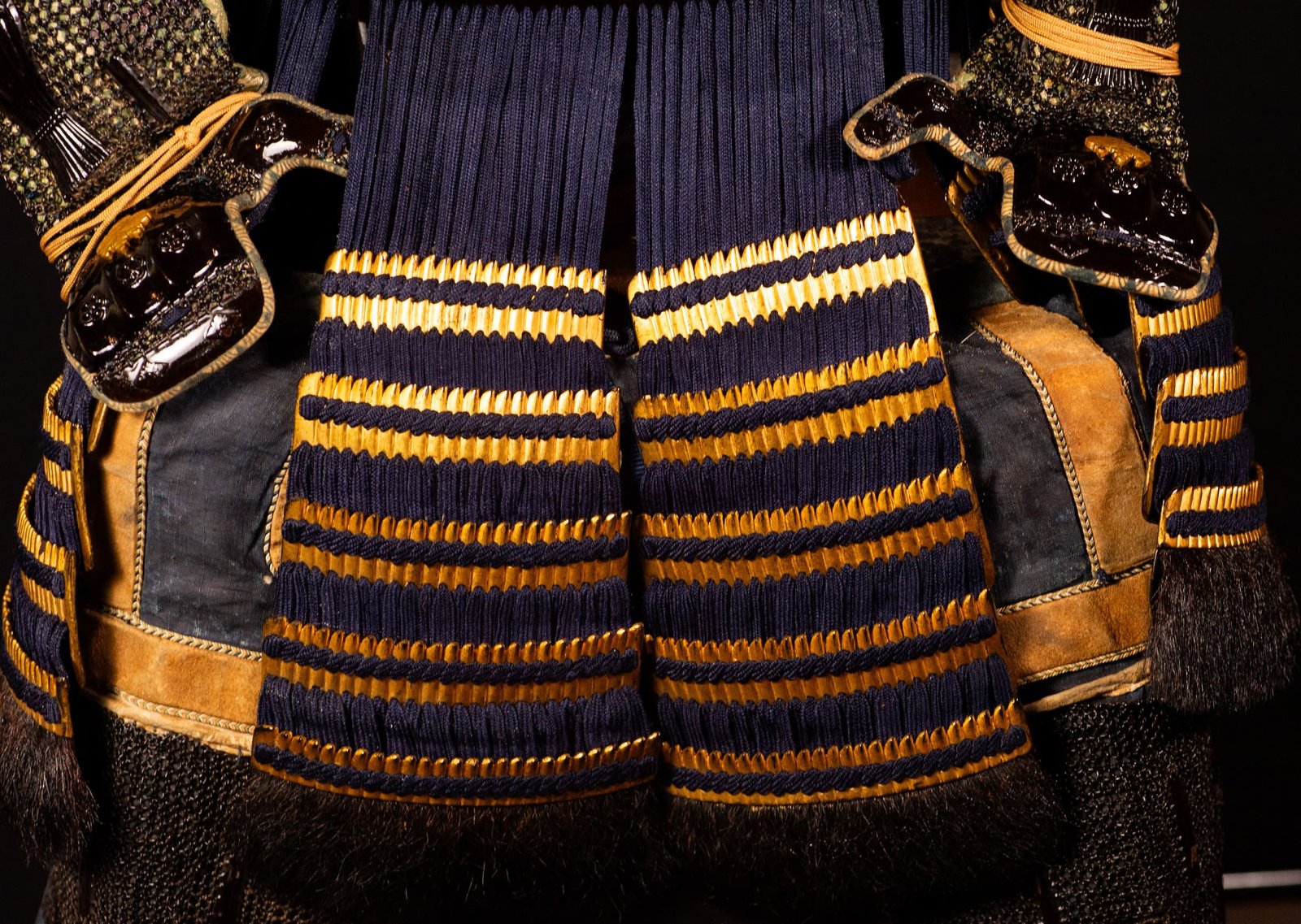 Samurai Armor (Gusoku) with Crescent-Moon Maedate and Tokugawa Mon - Edo Period — 13 of 32