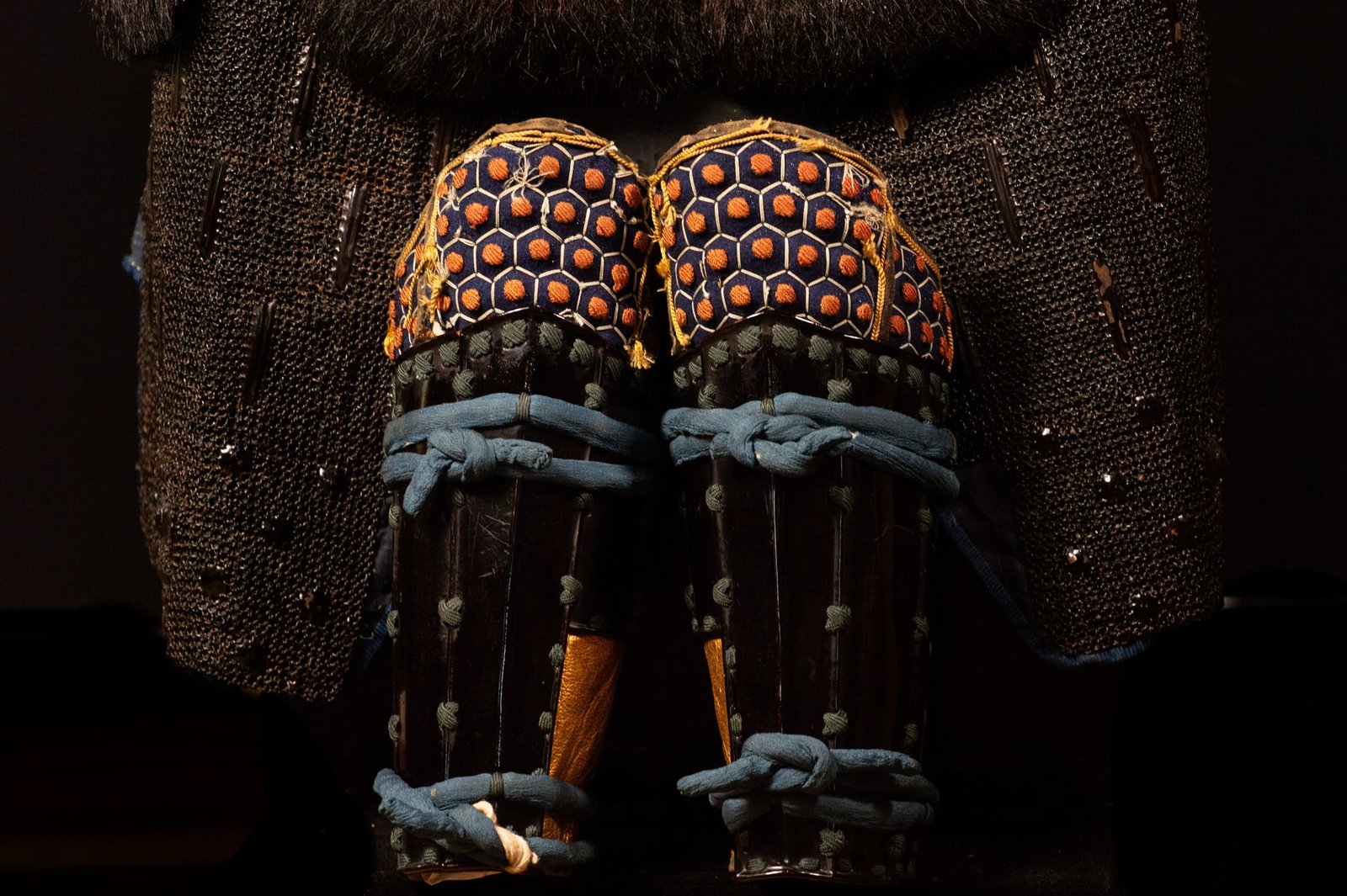 Samurai Armor (Gusoku) with Crescent-Moon Maedate and Tokugawa Mon - Edo Period — 14 of 32