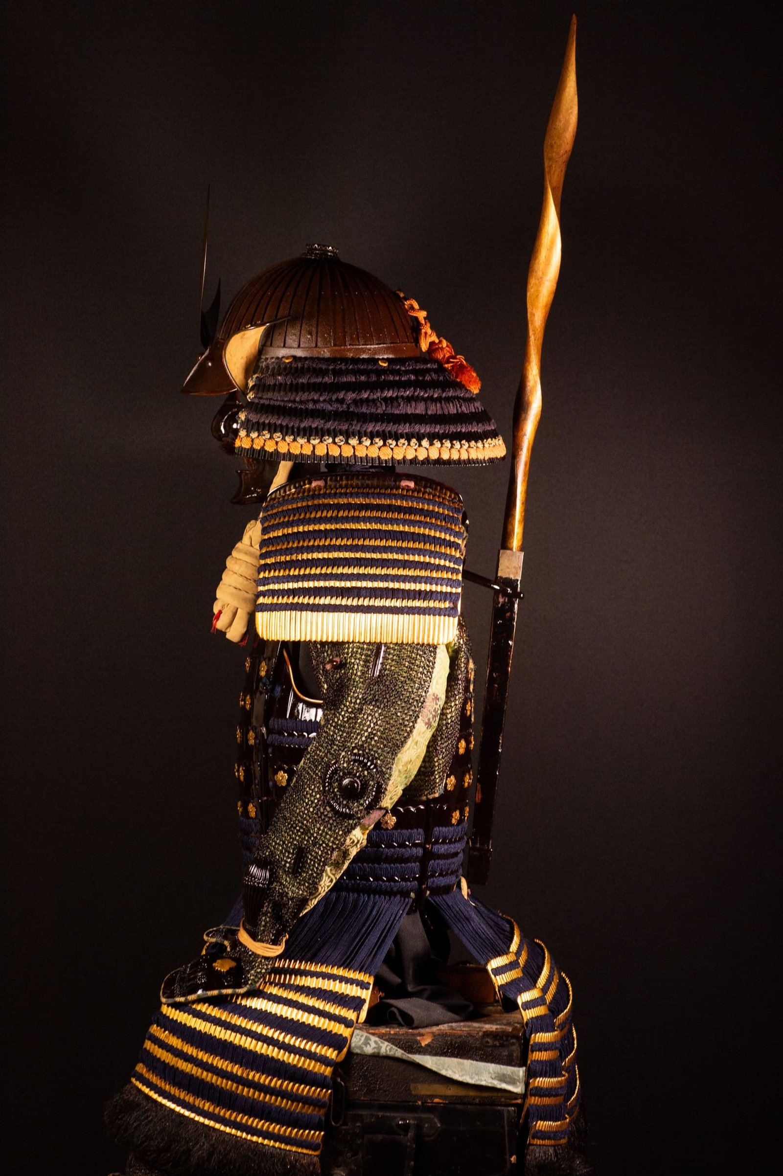 Samurai Armor (Gusoku) with Crescent-Moon Maedate and Tokugawa Mon - Edo Period — 21 of 32
