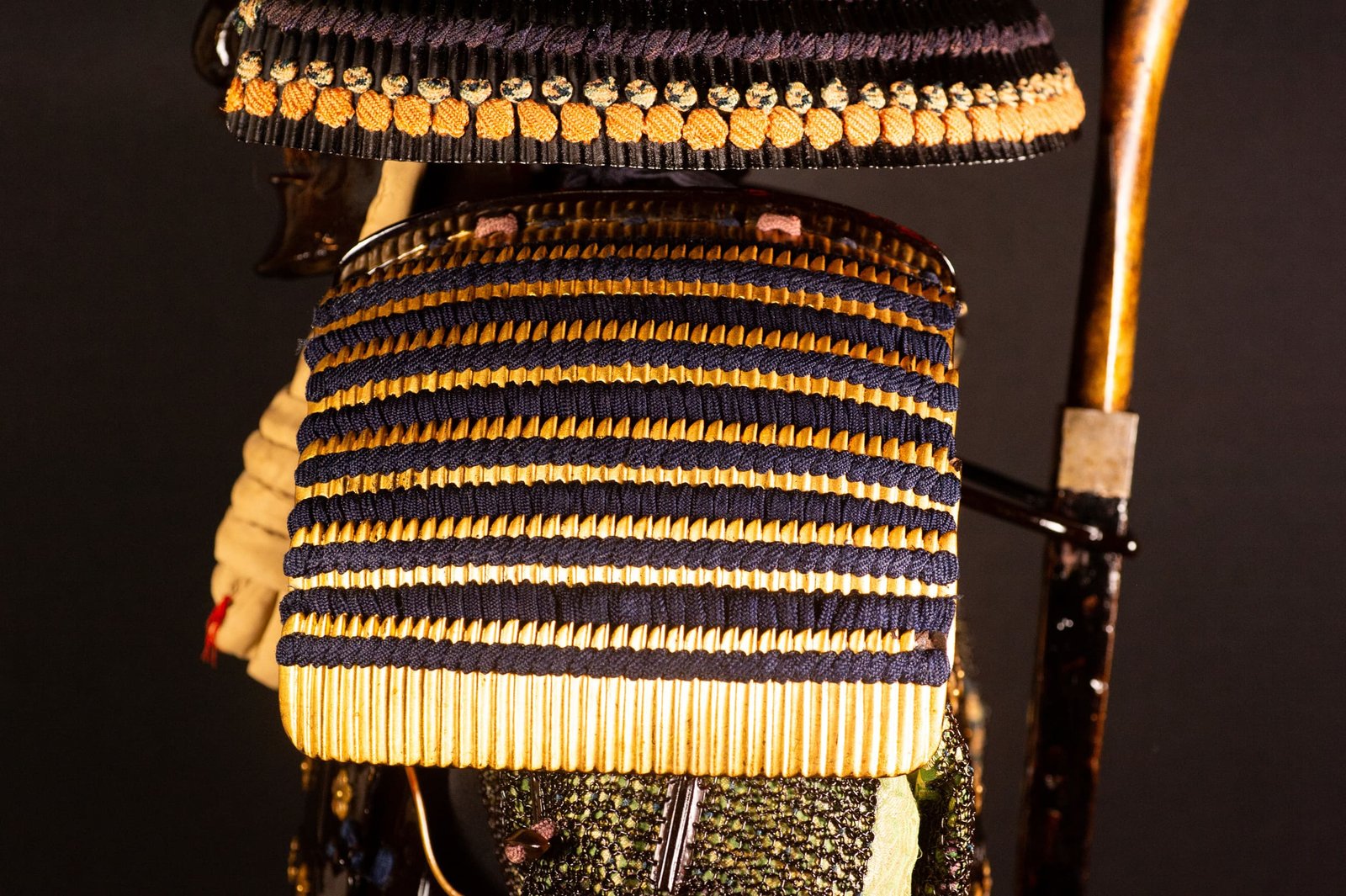 Samurai Armor (Gusoku) with Crescent-Moon Maedate and Tokugawa Mon - Edo Period — 23 of 32