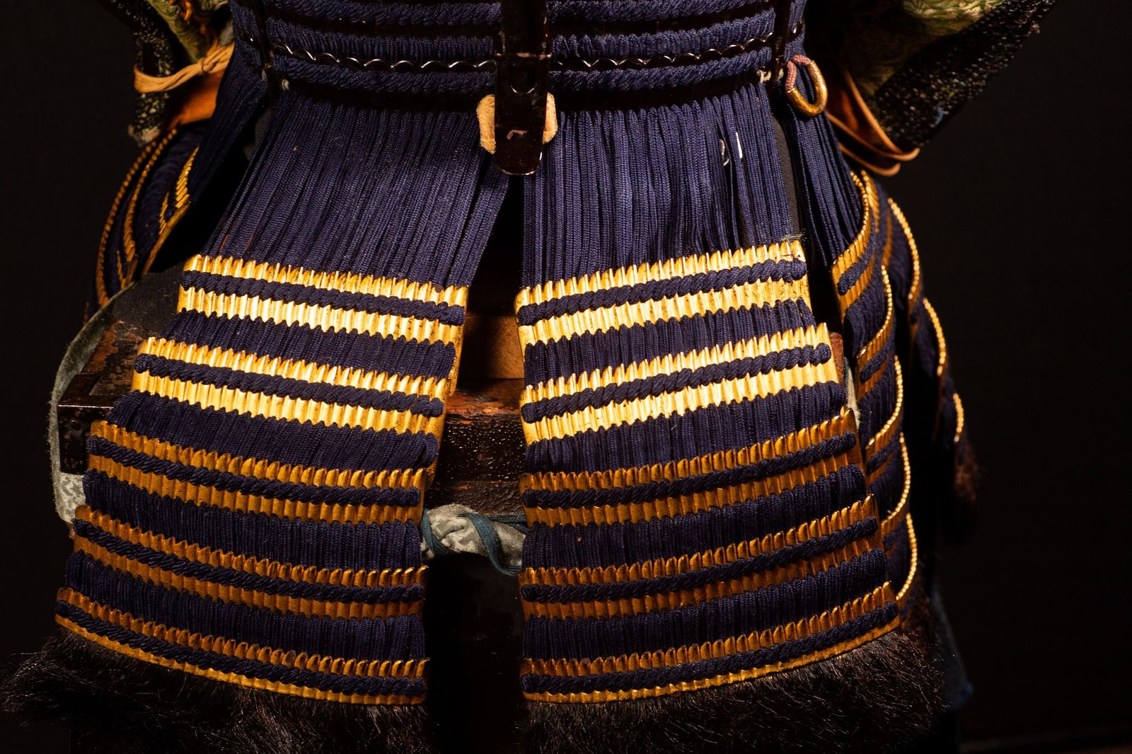 Samurai Armor (Gusoku) with Crescent-Moon Maedate and Tokugawa Mon - Edo Period — 28 of 32