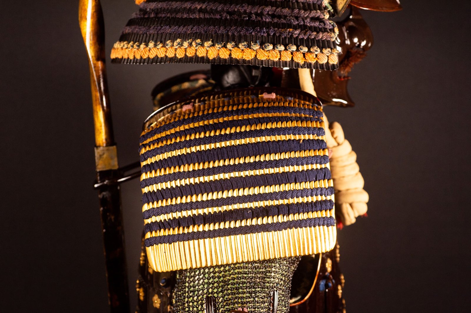 Samurai Armor (Gusoku) with Crescent-Moon Maedate and Tokugawa Mon - Edo Period — 31 of 32