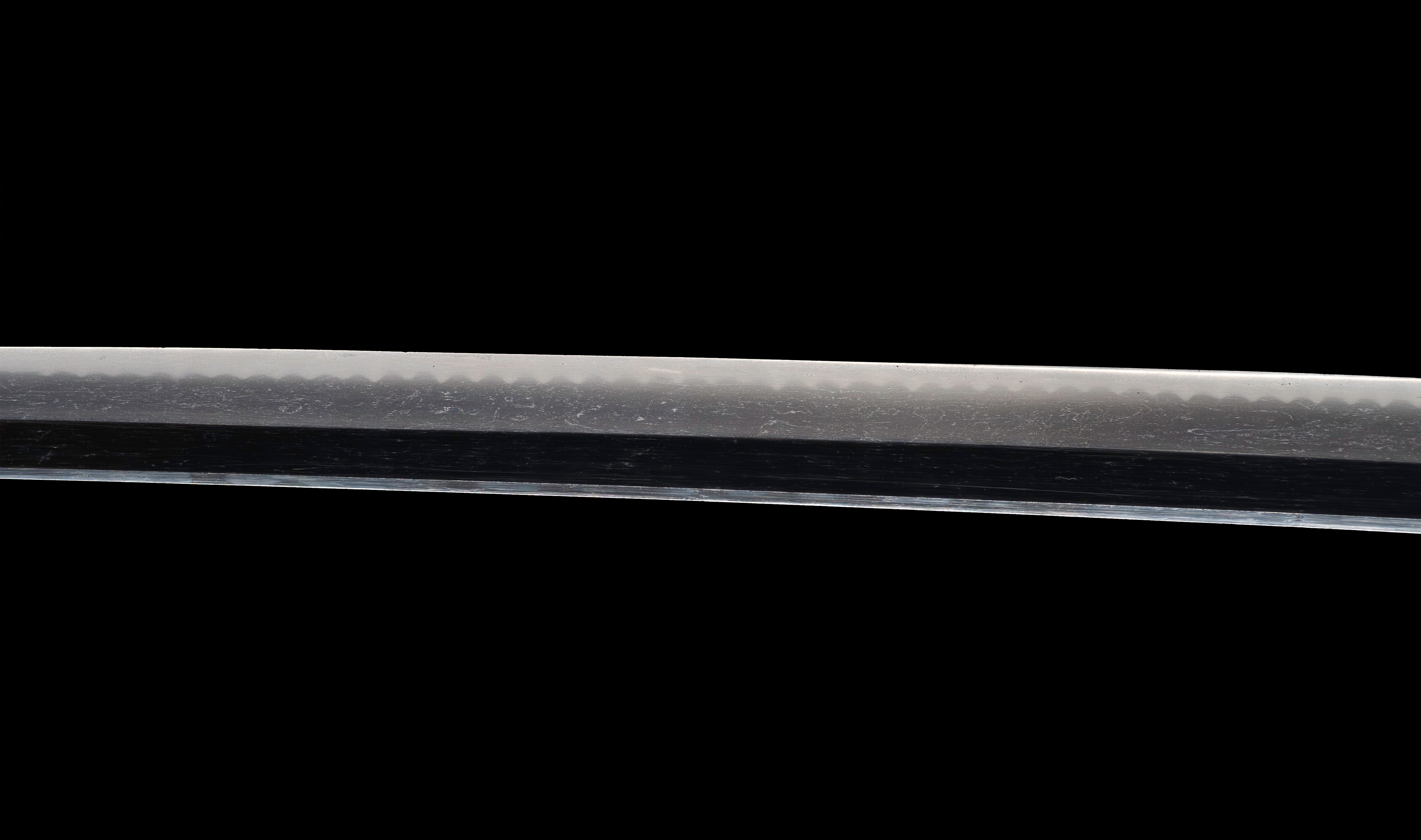 室町時代 大磨上無銘 互目刃文 刀 金地獅子縁 赤黒漆塗鞘拵付 — 15 of 41