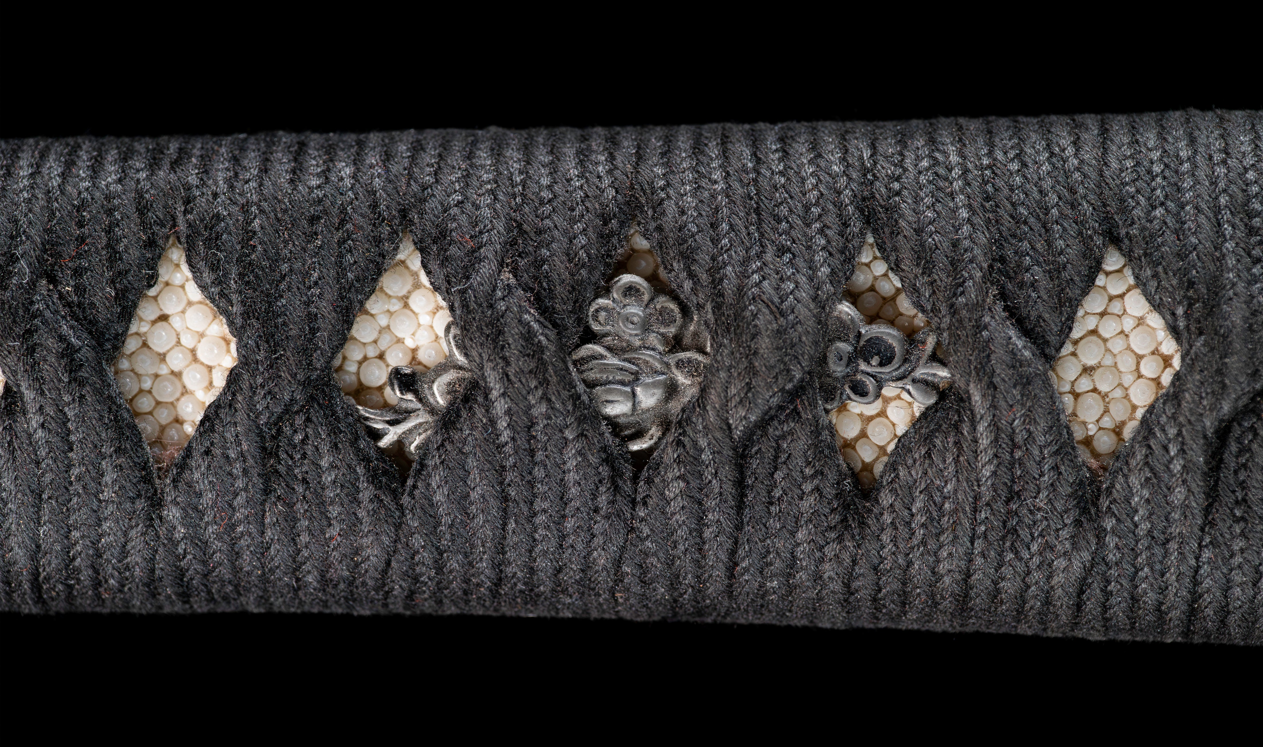 Antique Japanese Katana: Ubu Nakago, Hoso-Suguha, Genji Wheel Tsuba — 33 of 39