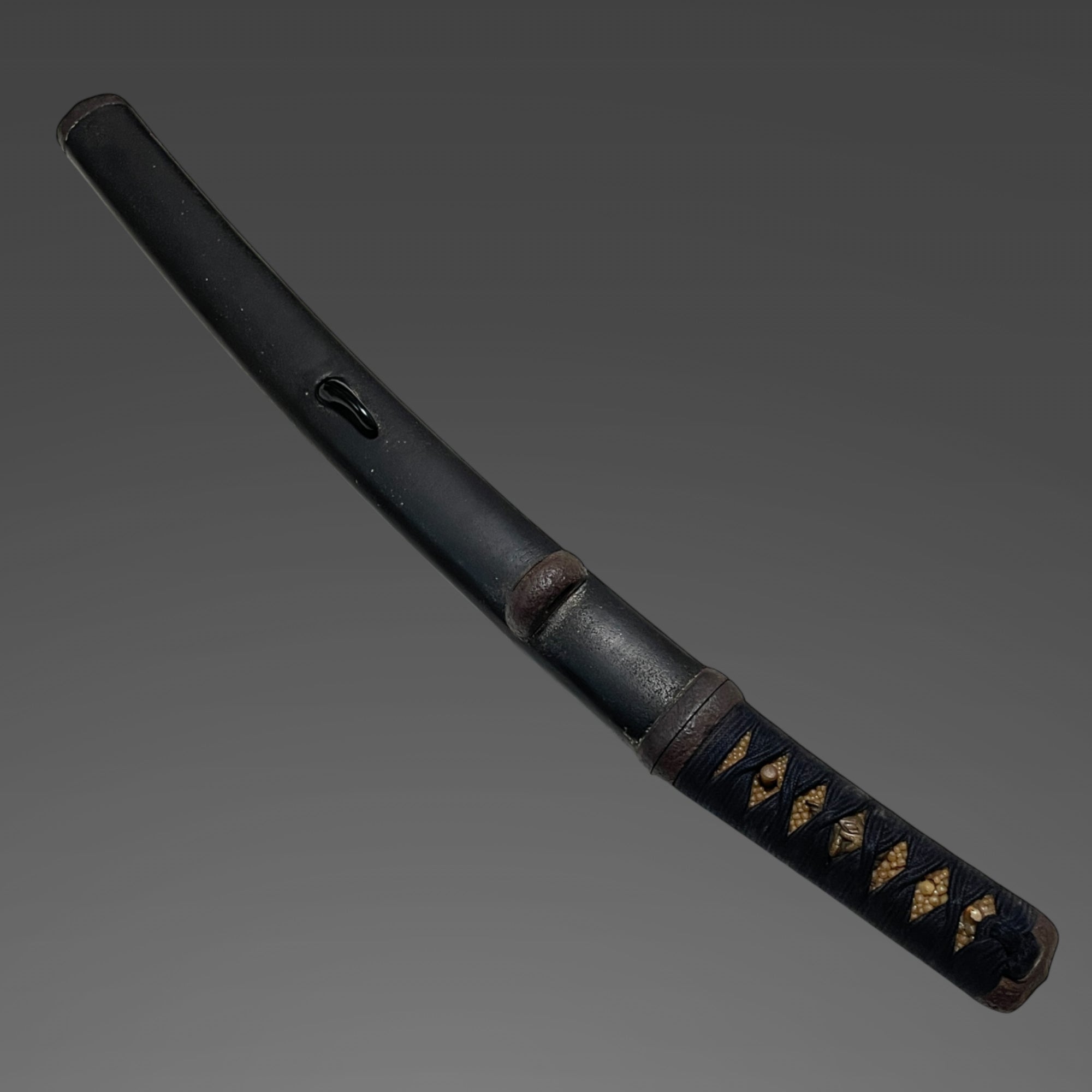 Aikuchi Koshirae for Sunnobi Tanto, Edo Period, Iron Fittings — 3 of 12
