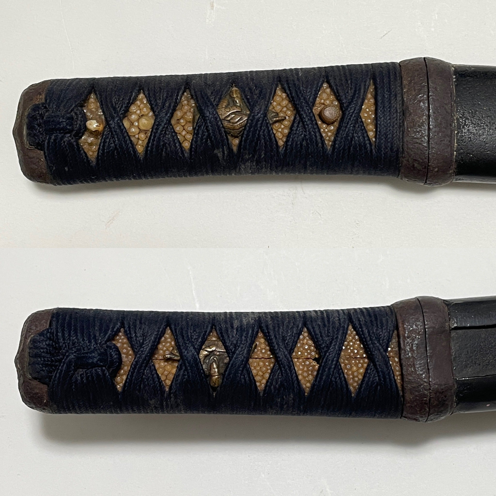 Aikuchi Koshirae for Sunnobi Tanto, Edo Period, Iron Fittings — 8 of 12