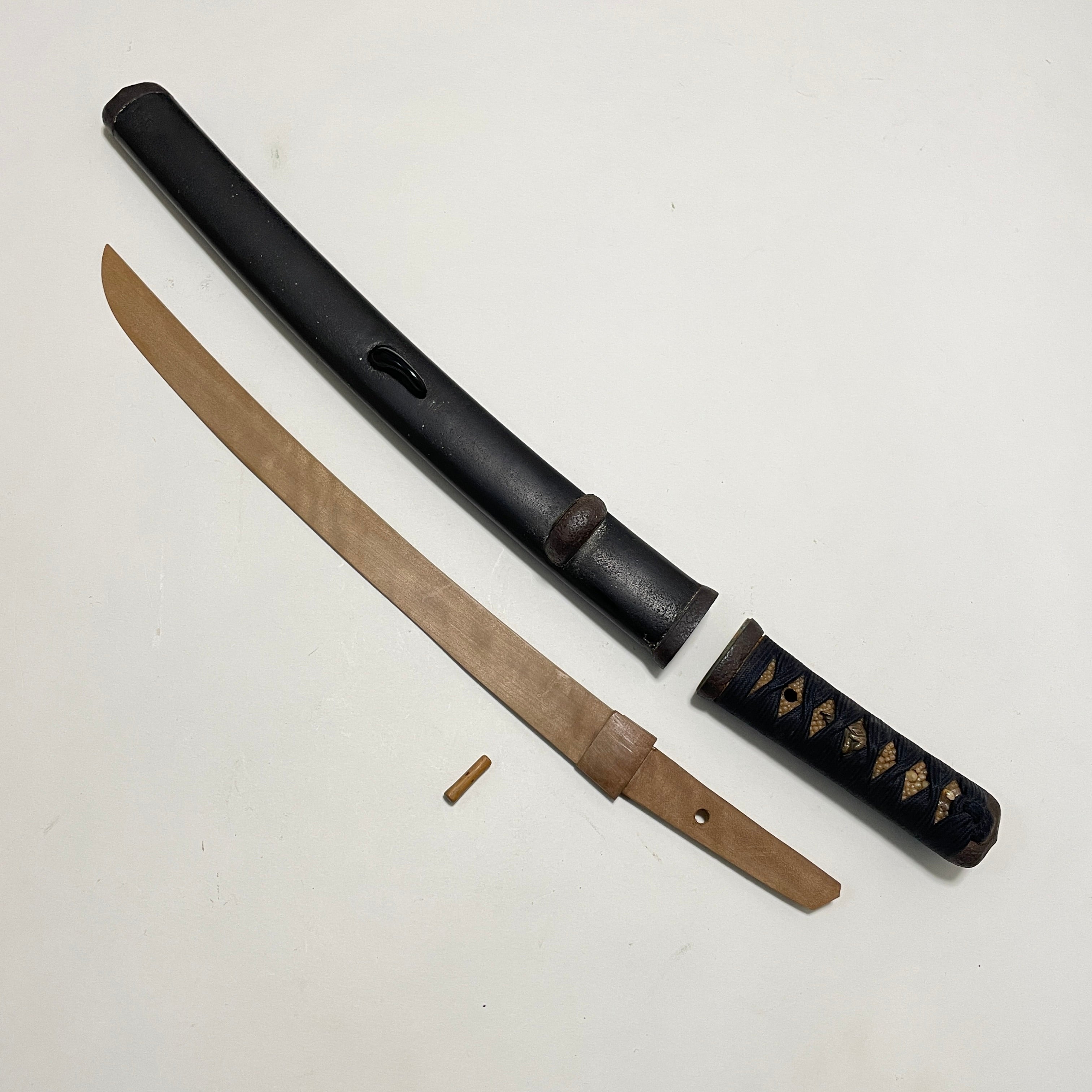 Aikuchi Koshirae for Sunnobi Tanto, Edo Period, Iron Fittings — 12 of 12
