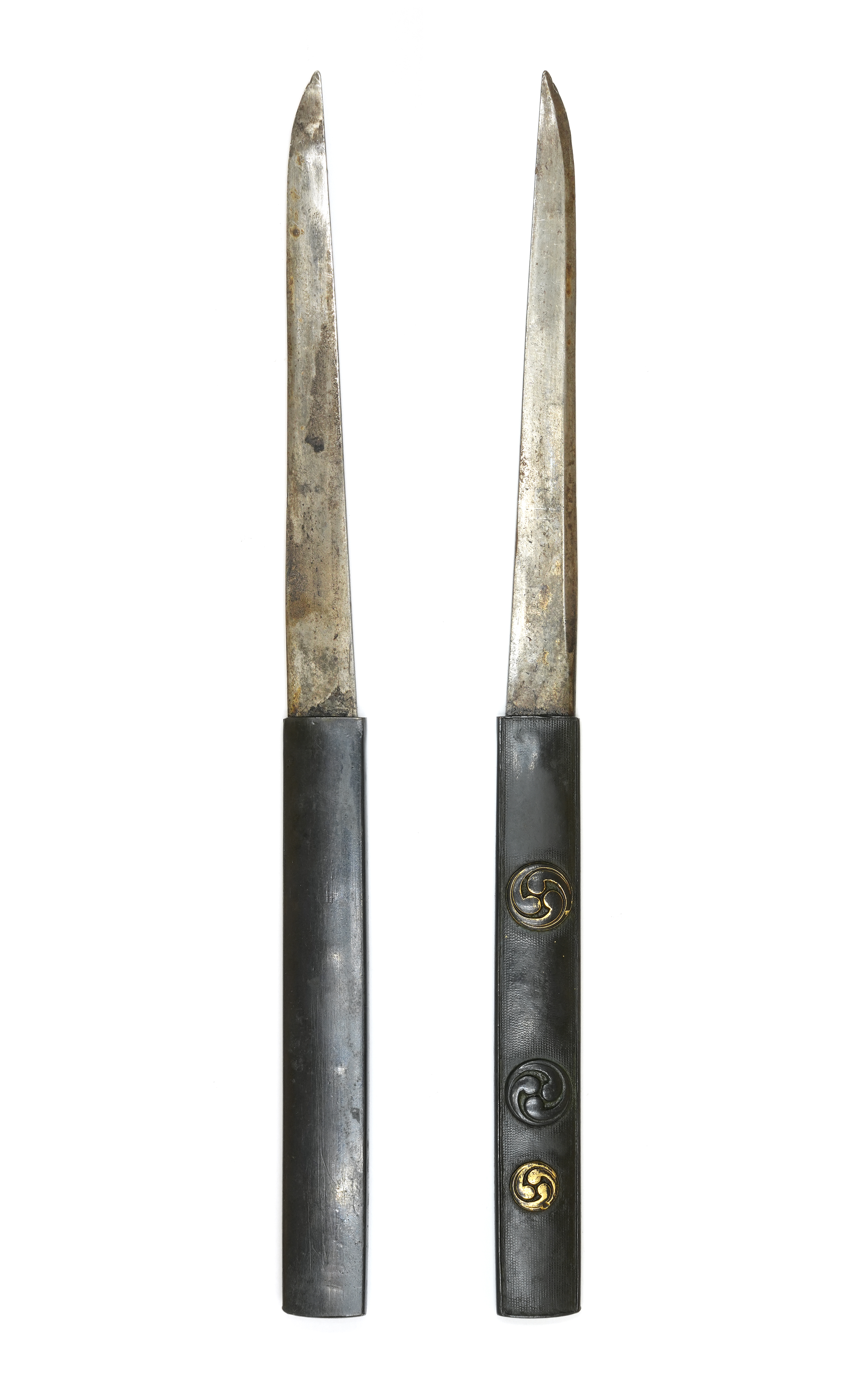 Kozuka with Left Mitsu-Tomoe Mon (with Kogata): Mumei (Ko-Kinko) — 3 of 7