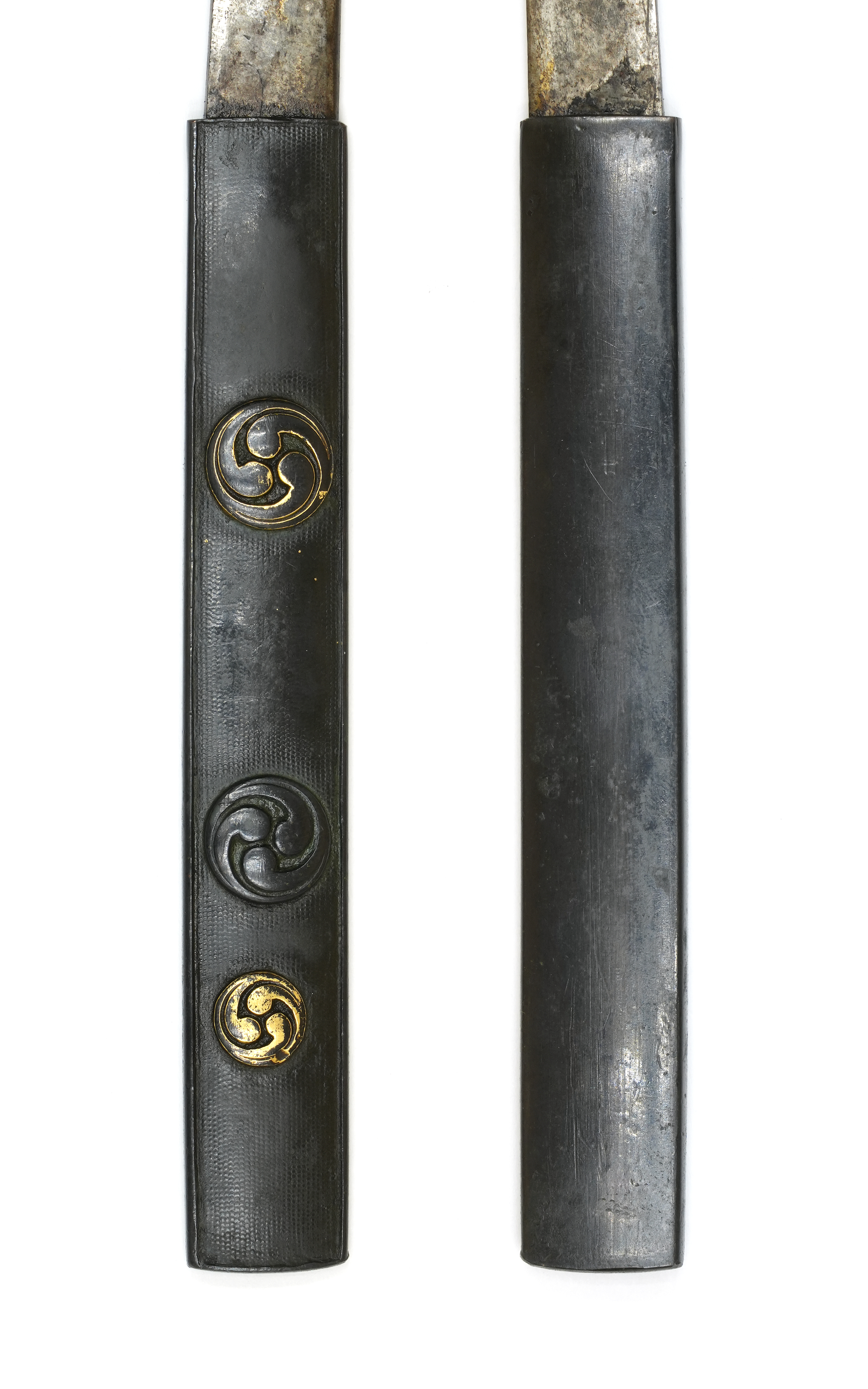Kozuka with Left Mitsu-Tomoe Mon (with Kogata): Mumei (Ko-Kinko) — 5 of 7