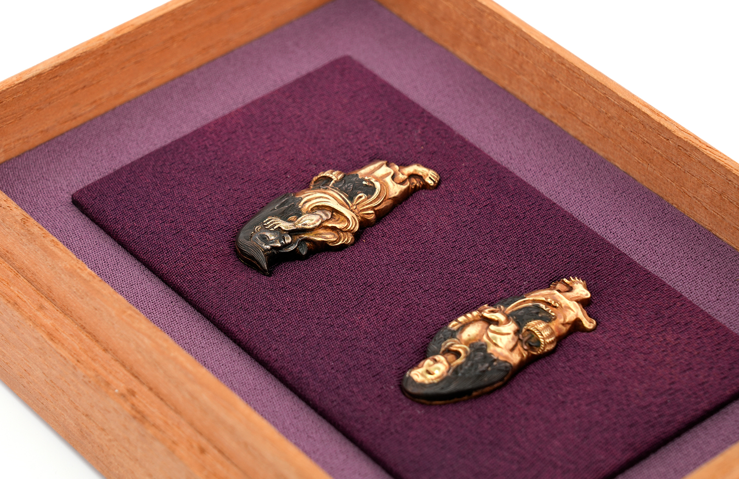 Menuki with Two Immortals Design, Mumei (Kyokinko) - 13-256 — 19 of 24