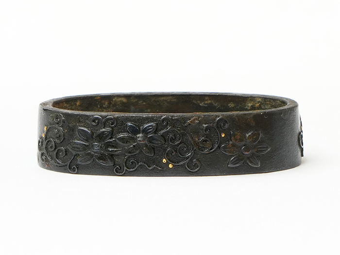 Fuchi: Clematis and Arabesque Design, Mumei — 6 of 10