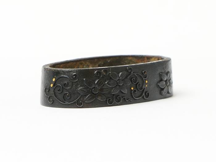Fuchi: Clematis and Arabesque Design, Mumei — 8 of 10