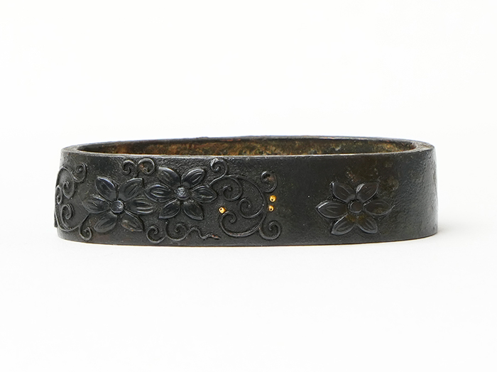 Fuchi: Clematis and Arabesque Design, Mumei — 9 of 10
